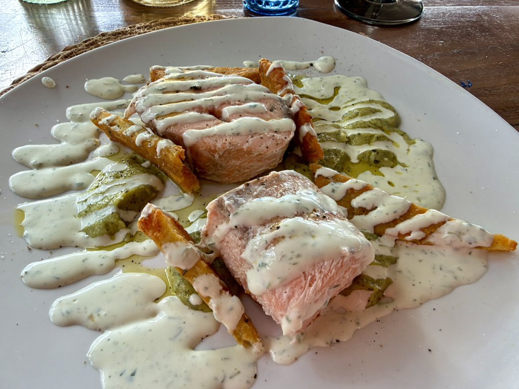 TOBSTUDIO's tweet photo. L’Edera è il mio ristorante preferito e oggi tutto salmone dal primo al secondo!
Giada e Filippo sono un amore e ogni volta mi trattavano come un Principe! https://t.co/dOlcjFlUp0