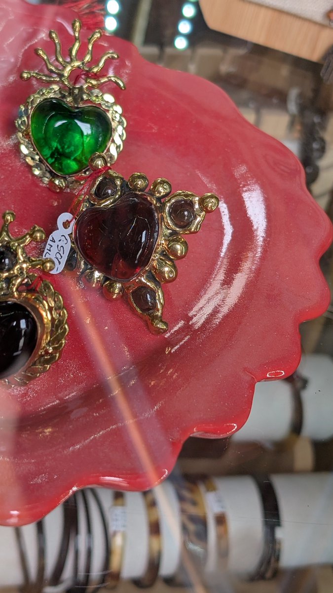 lycheesmartini's tweet photo. Did I just find the red stone of Aja in this little shop in Guatemala https://t.co/Djmszb03sS