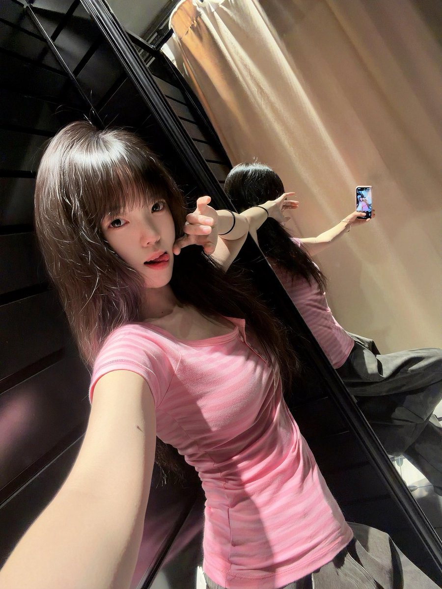 elizabeth33rc2's tweet photo. 继续发福，我真的不要🚪 

 真的给b看 不信你试试   

 我真的是女菩萨 https://t.co/V6ATqyIbRX