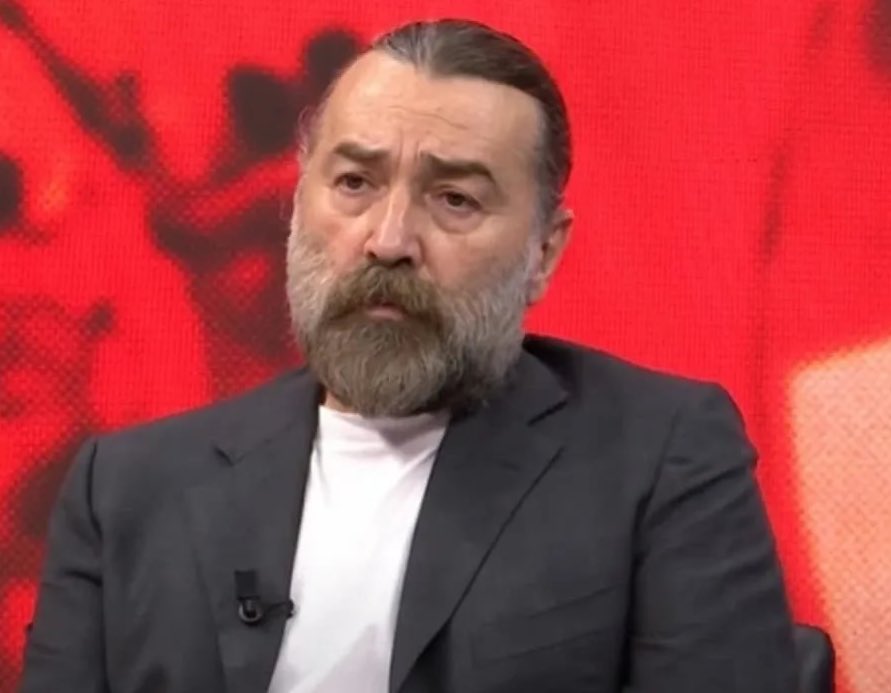 parcalisportz_'s tweet photo. İbrahim Seten: “Galatasaray'ın okulu var diye senin okul yaptırman çok ezikçe bir durum. 500 yıllık okuldan bahsediyoruz. Ezilirsin sen.” (343 Digital) https://t.co/0PZfL9tcd3