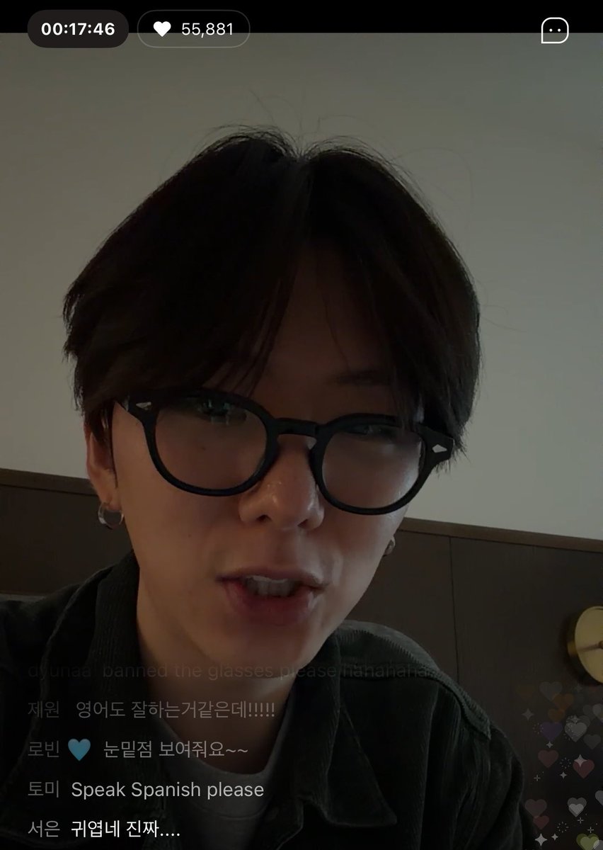 tomi931103's tweet photo. 261003 #Kihyun 🫧

Me: Speak Spanish please 

🐹: When you ask me to speak them, I forget. 
Hola, sí, sí.. aah.. 
Actually, I’ve watched Netflix quite a lot, so those swear words keep coming to mind. I’ve seen so many swear words that, you know how they say when you’re learning Korean, you usually learn the swear words first? But since I can’t say them…

I know some words from Spanish but they are really really close with like bad words

How bad? Like F words