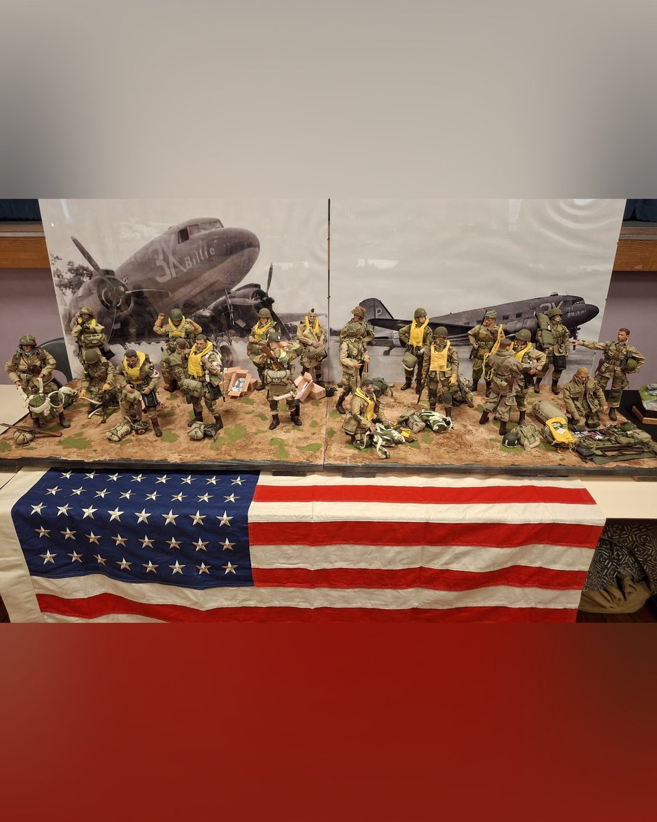 machinegun_fr's tweet photo. Here are a few photos of the 1/6 scale side of the Miniatures Exhibition in Sainte-Mere-Eglise (Sept 5-6). Thanks to Eric for sending these over. Organized by Women & Men For Victory : WWII dioramas, kitbashes, custom builds. Thread below. #onesixthscale #WWII https://t.co/N9suGw4Js1