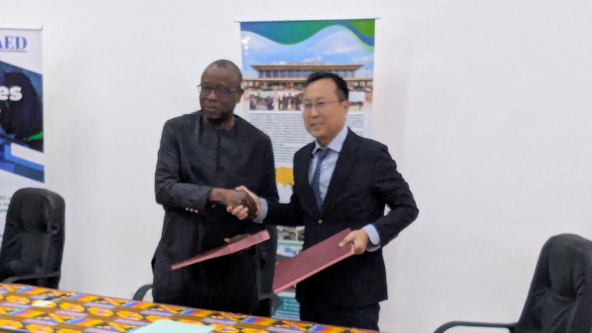 AED_Togo's tweet photo. 1/3
L'AED a signé ce 1er octobre, une convention de partenariat de 3 ans avec WIETC @Wh_China. Une nouvelle étape dans sa mission : faire des IFAD une voie directe vers l'emploi qualifié. #Togo #emploi #IFAD https://t.co/uMGu184VPW