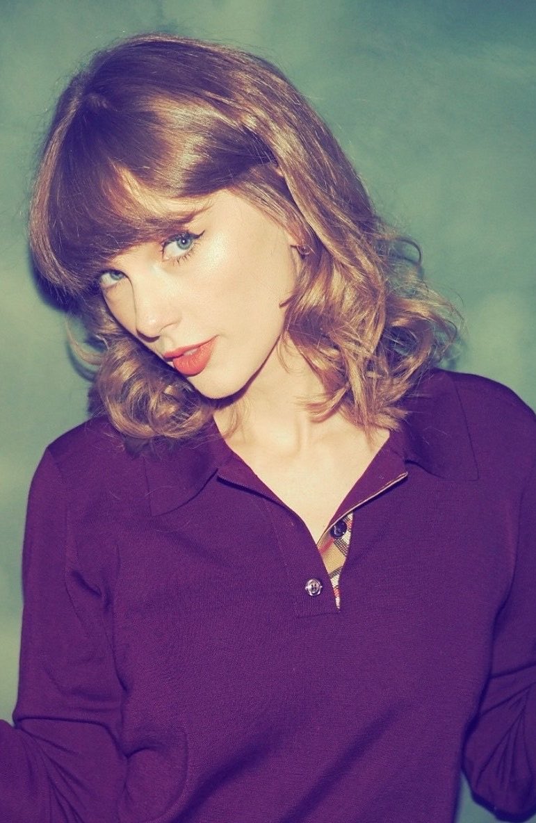 iwonderstruck17's tweet photo. WHAT MUST IT BE LIKE TO GROW UP THAT BEAUTIFUL? WITH YOUR HAIR FALLING INTO PLACE LIKE DOMINOS https://t.co/Mnkp6um42S