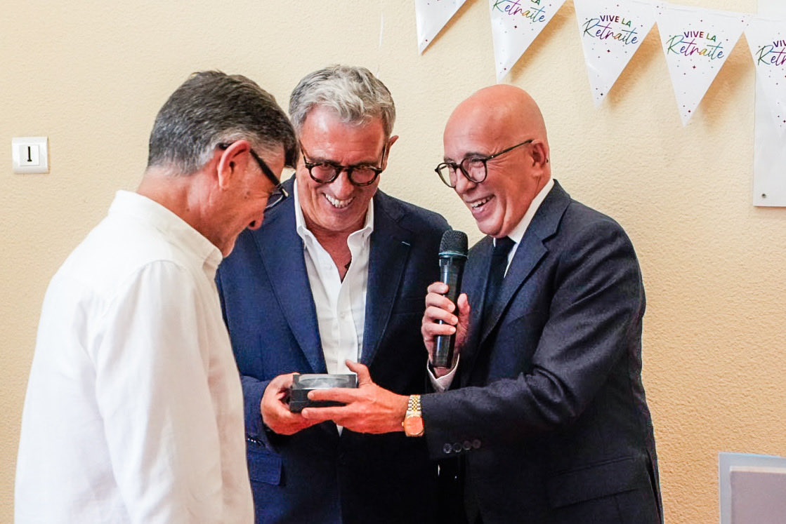 eciotti's tweet photo. J'ai eu le plaisir de remettre à Michel Fuentes et à Pascal Carboni la médaille des 160 ans de la Ville de Nice. C'est une reconnaissance méritée pour deux figures du CHU de Nice, qui ont consacré leur carrière aux personnels hospitaliers. 

Pour Michel, l'engagement au service du bien commun va se poursuivre au sein de la Mutuelle Nationale des Hospitaliers, tout en profitant de de ses proches, ses enfants et petits-enfants !