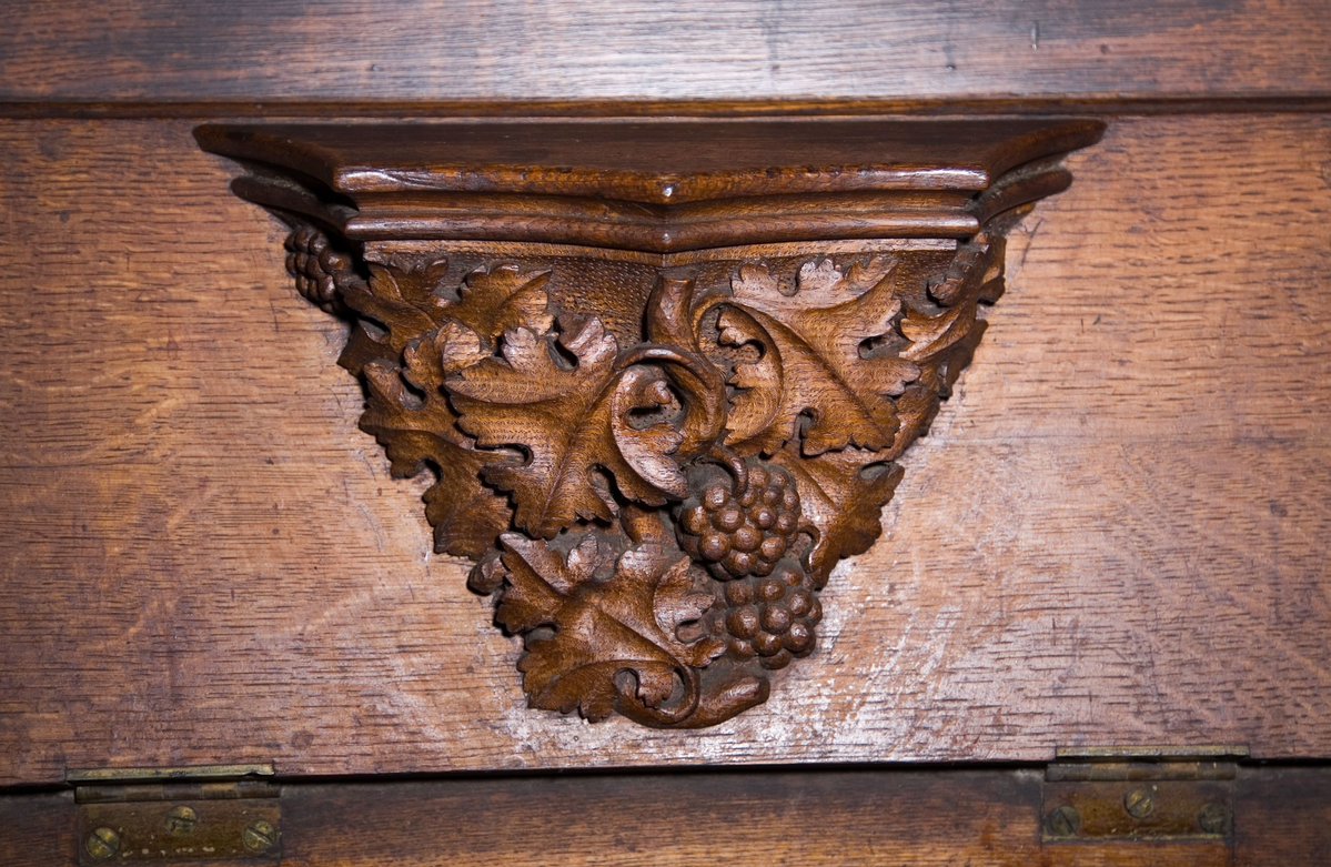 ushawdurham's tweet photo. Hidden beneath the seats in St Cuthbertโs Chapel at Ushaw are some wonderfully intricate little carvings known as misericords. ๐
They were designed to provide discreet support for clergy during long periods of standing!
#DidYouKnow #Ushaw #StCuthbertsChapel #Misericords https://t.co/GnNKQwSaRc