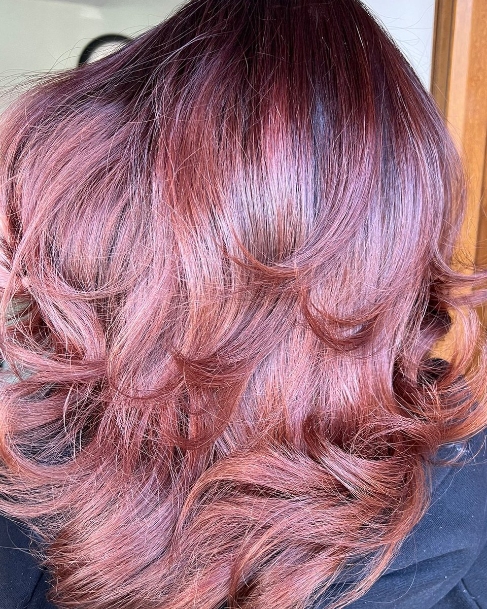 DoOleo's tweet photo. CHOCOLATE CHERRY

A gorgeous blend of rich red brunette by @hair_by_sophie95

Christmas appointments are filling up—book ASAP to avoid disappointment during the busiest time of the year! https://t.co/xiEs1xuuq4