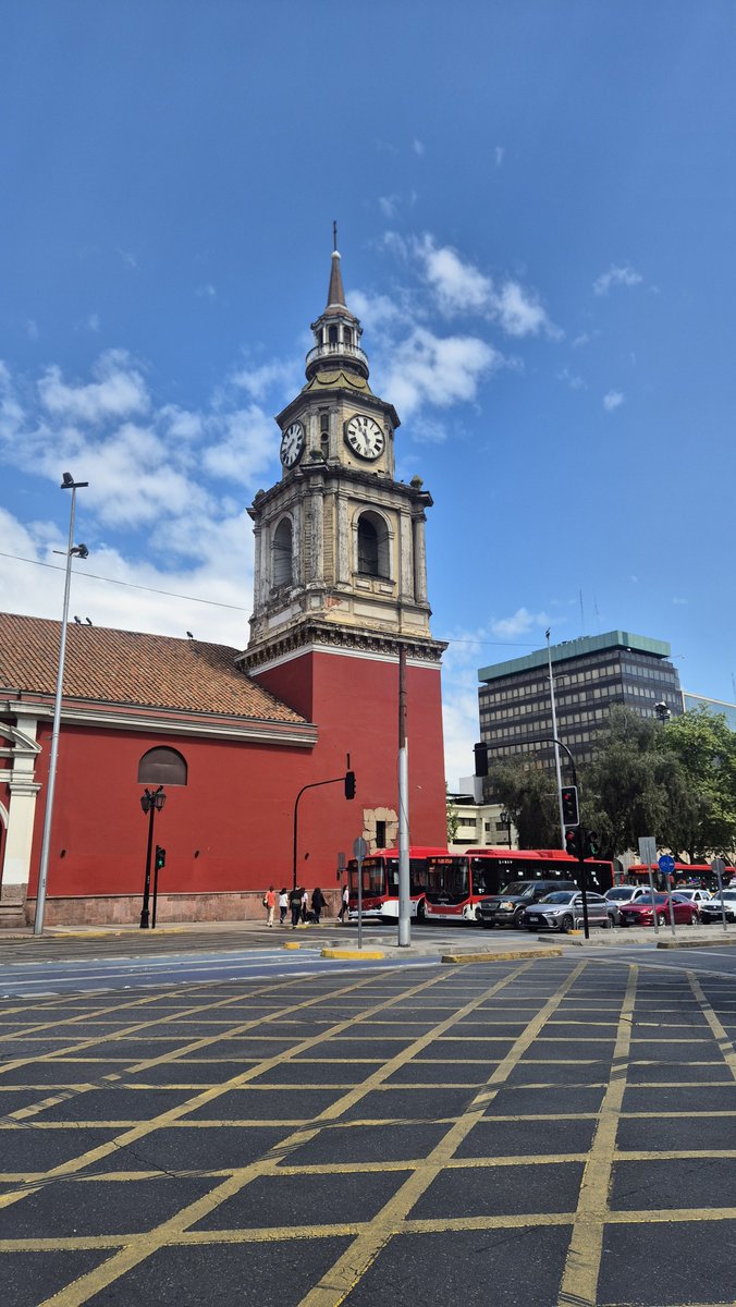 cristiangzab's tweet photo. Estimados  @Muni_Stgo
@MinistroPoduje el estado del campanario de la emblemática iglesia san francisco es muy malo. Tiene un gran valor patrimonial que no podemos perder, habla mal de nuestra ciudad, deben organizar un plan de restauración urgente. @CNNChile @GobiernodeChile https://t.co/0yd9shY6xu
