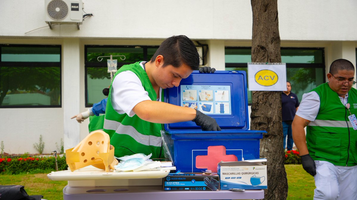 Salud_Guayas's tweet photo. Nos sumamos al Simulacro Cantonal de Sismo 🫨🛘, un ejercicio que se desarrolla con el objetivo de garantizar la preparación integral y oportuna de los trabajadores frente a eventos adversos, en articulación con el @HUniversitarioG. https://t.co/UoUtKPuo09