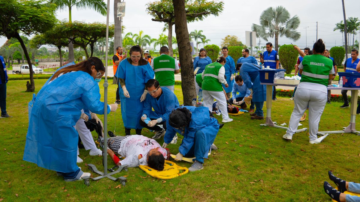 Salud_Guayas's tweet photo. Nos sumamos al Simulacro Cantonal de Sismo 🫨🛘, un ejercicio que se desarrolla con el objetivo de garantizar la preparación integral y oportuna de los trabajadores frente a eventos adversos, en articulación con el @HUniversitarioG. https://t.co/UoUtKPuo09