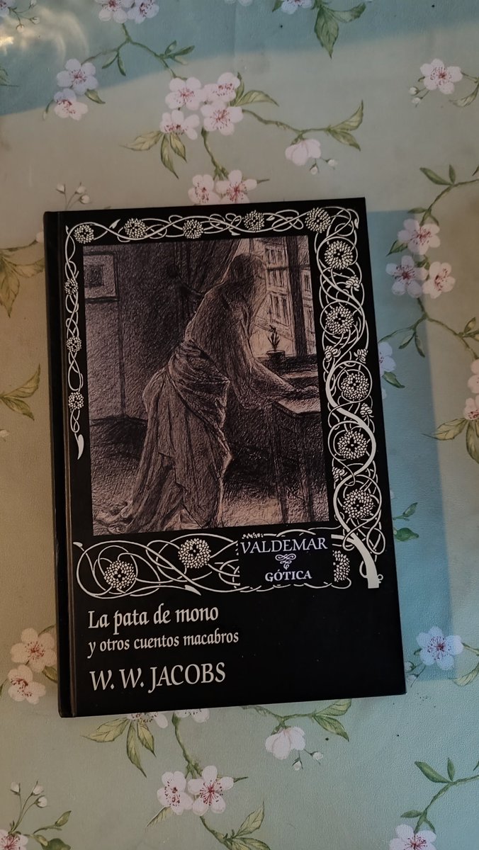 LeslieCattery's tweet photo. Hoy tocaba pasarse al templo y hacerse con nuevas adquisiciones literarias 

La pata de mono y otros cuentos macabros de W.W Jacobs de la editorial @ed_valdemar. Se suma otro.

Y William Blake y los monstruos marinos del amor de @philipwhale de la editorial @AticoLibros https://t.co/jH6IIBMpUT