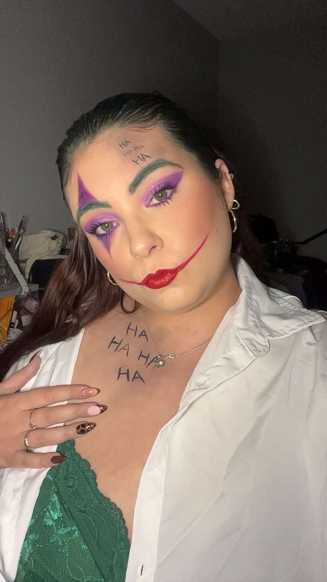 callmegwnn's tweet photo. Spooky season oblige, je poste mon costume du Joker de l’année dernière 🃏🎃 https://t.co/8FFEonstDX