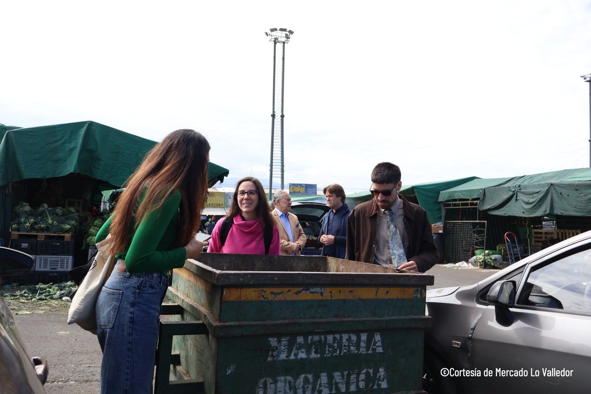 FAOChile's tweet photo. FAO Chile, la Embajada del Reino de los Países Bajos y @ODEPA visitaron hoy el Mercado @lo_valledor para conocer innovadoras iniciativas que están evitando que toneladas de alimentos se pierdan o desperdicien 🚯 https://t.co/wVED9QZzJ6