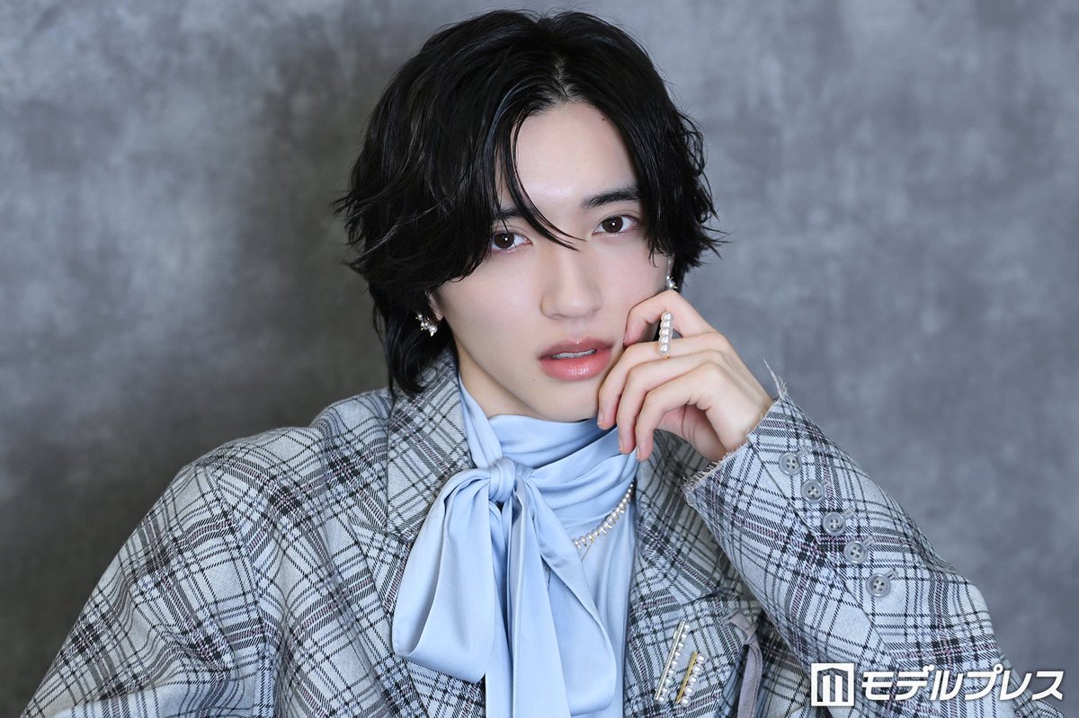 modelpress's tweet photo. ◤なにわ男子・道枝駿佑インタビュー◢

「俺スカ」から7年、“女装の進化”語る
圧倒的ビジュアルも「女性陣の輪に入れない」

ACEes深田竜生の女装の感想も聞いてみた
「可愛かったと思いますよ（笑）」
https://t.co/2Fq5Lv4Ibr

「M.I.S.S.I.O.N. 歌劇な潜入捜査官」
Prime Video独占配信中🎥

#ミッション歌劇 ▷みっちー