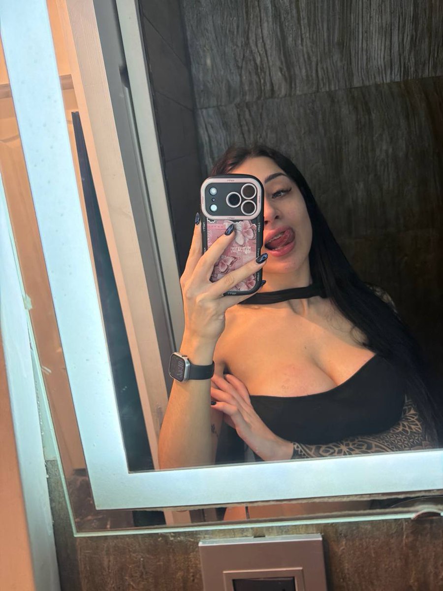 Viickyrosey's tweet photo. Hi, hi 
Can we be friends 😈 https://t.co/y1Bo8wQj62