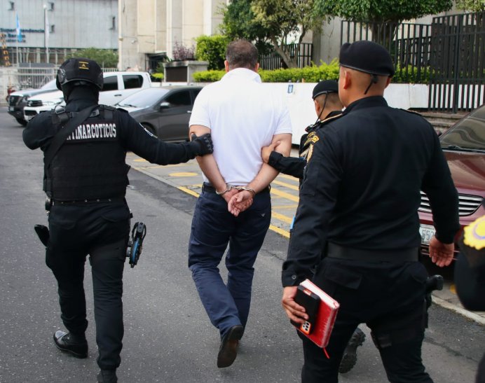 sincensuraGua's tweet photo. #Extraditable 🛫🇺🇲 Alejandro Beltranena Solís, detenido este viernes, con fines de extradición a EE. UU., señalado de delitos sexuales y secuestro, acudirá a la audiencia para solventar su situación. El Tribunal Quinto conocerá el caso https://t.co/RFxJtJ4nJU