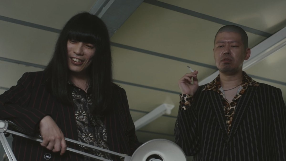 Banana_nao3's tweet photo. 絶望できない男　3話
金属バットさんがご出演！
ホントにアドリブなんだろなと思えるセリフばかりだし、ヤクザ衣装がホントにお似合い。
2枚目の友保さんなんかヴィラン顔すぎるやろ
#絶望できない男 https://t.co/kWOV709Uls