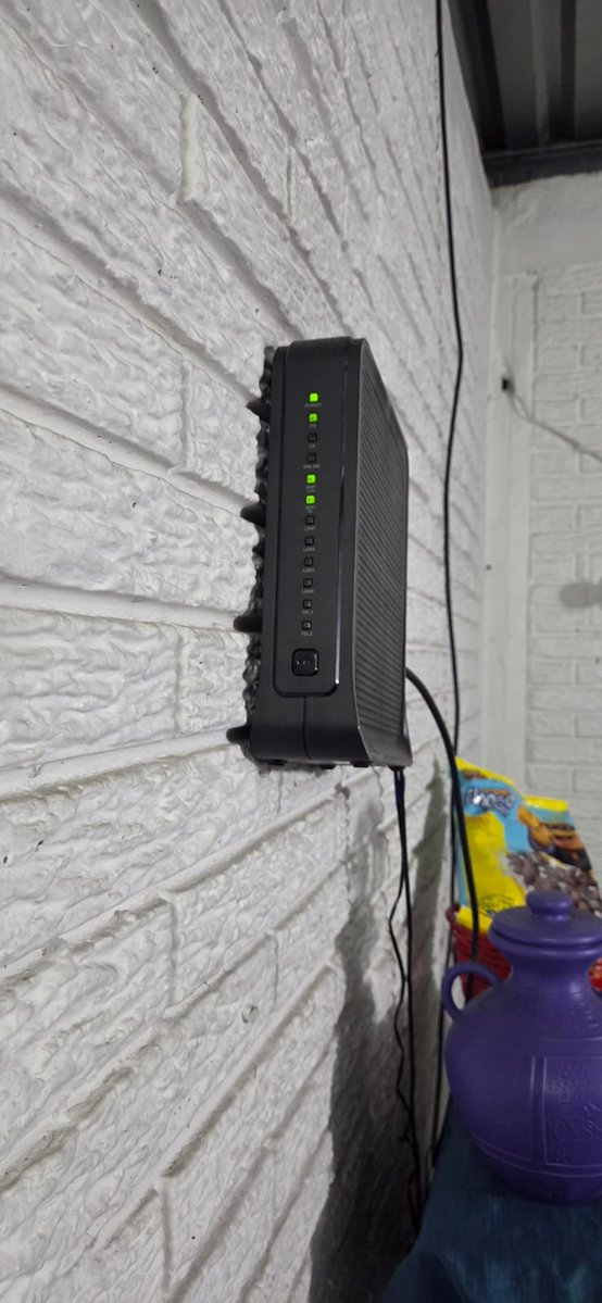 bcastro4613's tweet photo. Sin ninguna duda, la peor red de internet en el salvador es @claroelsalvador para lo único que sirven y son puntuales es para generar factura, 5 días sin internet y no resuelven https://t.co/n2ltcjqgOB