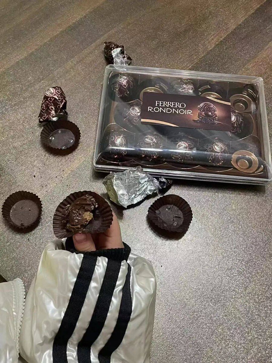 HazelLarsoxvtp's tweet photo. Compartiendo estas crocantes galletas con chocolate  Las mejores para una tarde de descanso!， https://t.co/EXuIkX02rC