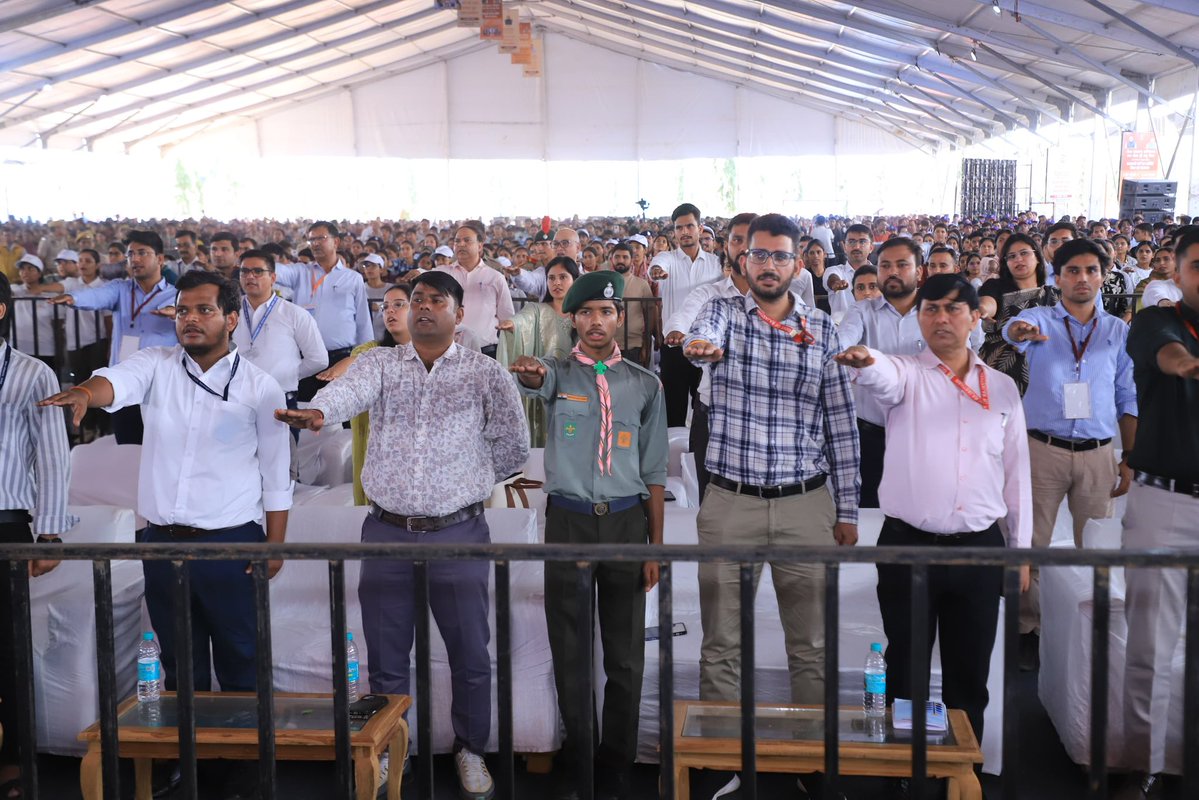 Ra_THORe's tweet photo. माननीय मुख्यमंत्री श्री @BhajanlalBjp जी की गरिमामयी उपस्थिति में ‘सपनों की उड़ान- सशक्त युवा संवाद’ कार्यक्रम में युवाओं से संवाद किया।

Self-Control, Discipline और Willpower सफलता की सबसे बड़ी ताकत हैं। खेल हमें Power of Now के साथ जीना और अपने लक्ष्य पर केंद्रित रहना सिखाता है।

माननीय प्रधानमंत्री श्री @narendramodi जी नेतृत्व में युवा प्रतिभाओं को निखारकर 2036 Olympics में देश के लिए अधिक से अधिक पदक दिलाने के लिए भाजपा की डबल इंजन सरकार संकल्पित हैं।