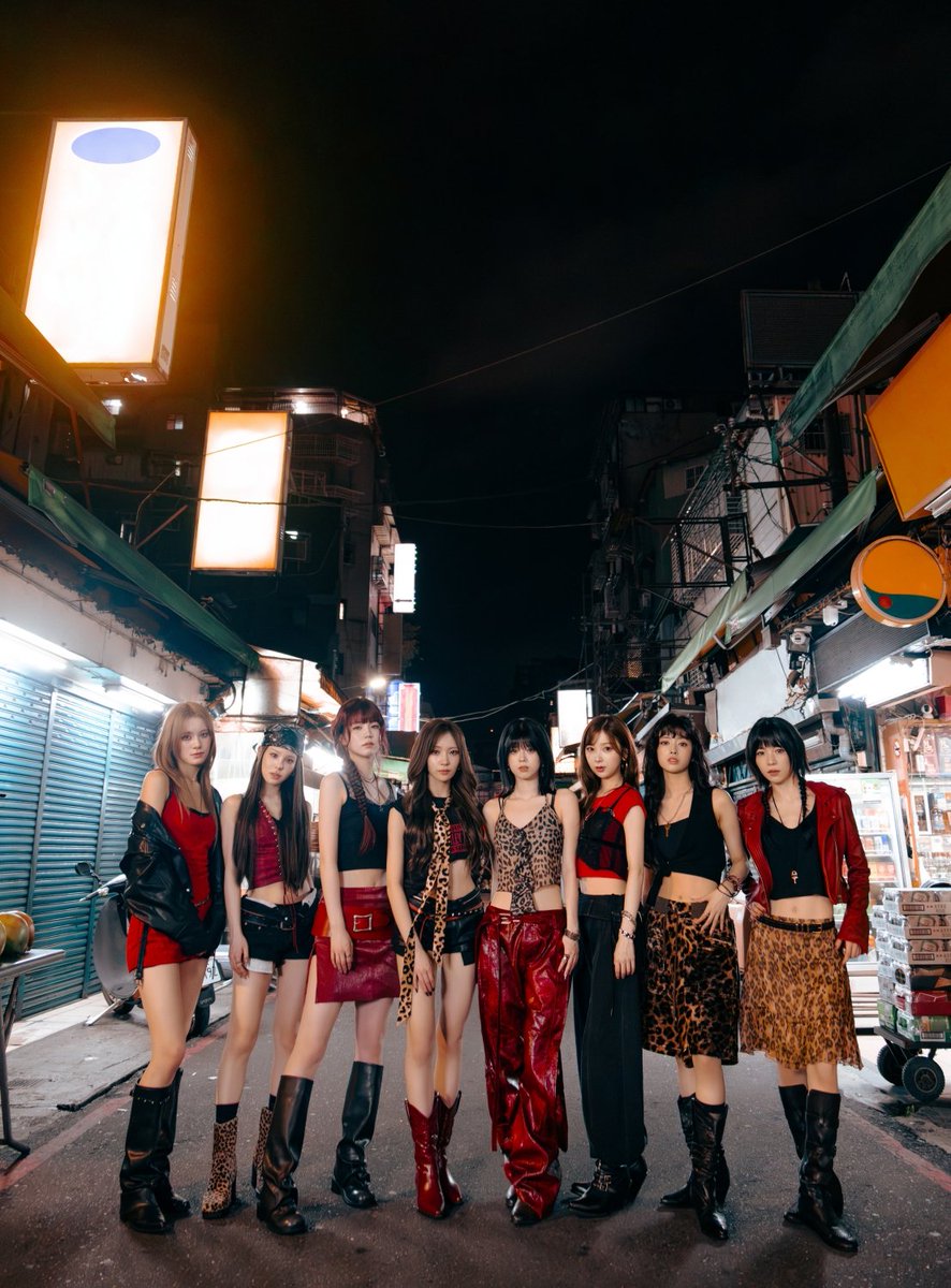 feverzombi's tweet photo. 「ショーチャン投票得点差」
10/3 2:30現在（あくまでも途中経過です）

①NiziU…2000点
②（a）…394点（差1606点） 
③（b）…213点（差1787点）

重要なのは1位ではなく、あくまでも「得点差」です。
他の項目の差を考えると、最低でも1800点は離しておきたい！🙇
#NiziU_SourGrapes https://t.co/Y3aQUjjIWf