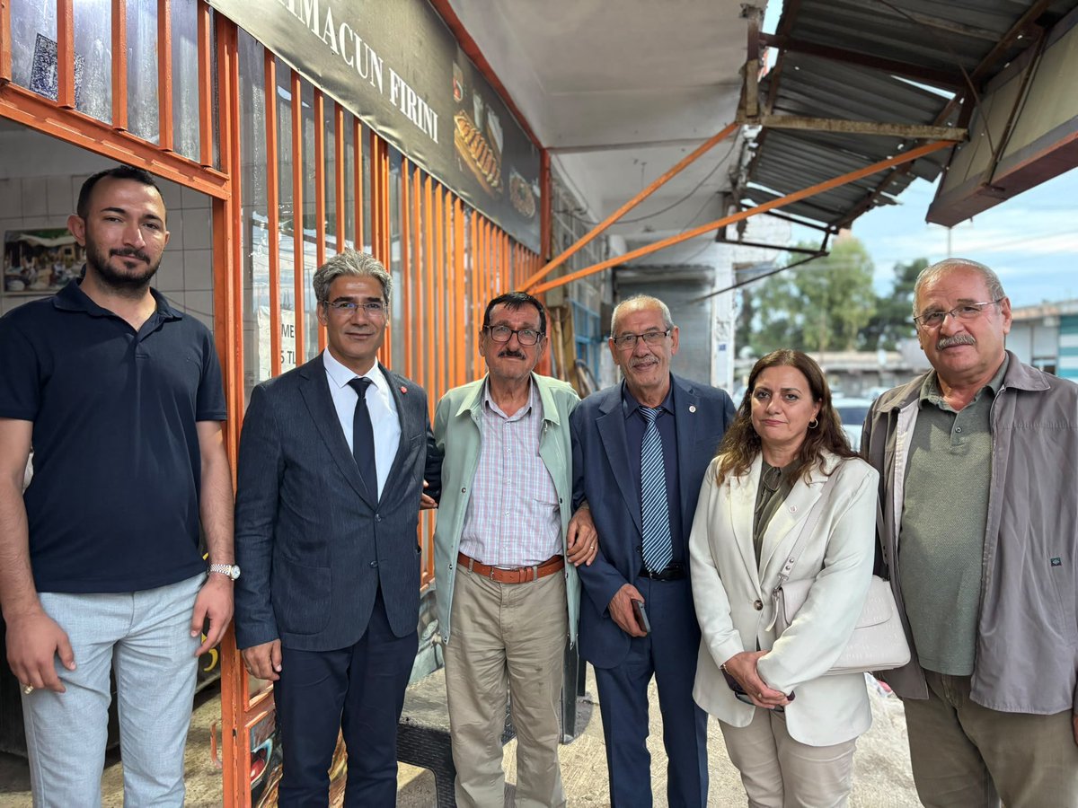 urfayeniparti's tweet photo. KISAS’TA YENİ PARTİ’NİN VİZYONUNU VE HEDEFLERİNİ ANLATTIK

Yeni Parti Şanlıurfa İl Başkanımız Ecz. Bozan Sürücü, İl Kadın Kolları Başkanımız Melek Coşkun, İl Gençlik Kolları Başkanımız Arif Can Konu ve İl Yönetimimizle birlikte Kısaslı gençlerimiz ve hemşehrilerimizle bir araya geldik.

Sorunları, talepleri ve beklentileri tek tek dinledik, notlarımızı aldık.

Dinleyen, değer veren ve çözüm için çalışan bir anlayışla halkımızın yanındayız.

Bu güzel buluşmadaki ev sahipliği ve misafirperverliği için İl Gençlik Kolları Başkanımız Arif Can Konu’ya ve Eski Kısas Belediye Başkanı Ali Ersöz’e teşekkür ediyoruz.

Kısas’ın sesi, Şanlıurfa’nın sesi.

@yenipartiyiz @eczozgurozel @EnsarAytekin10 @MTanal 
@Konuarifcan @Melekcoskunn4