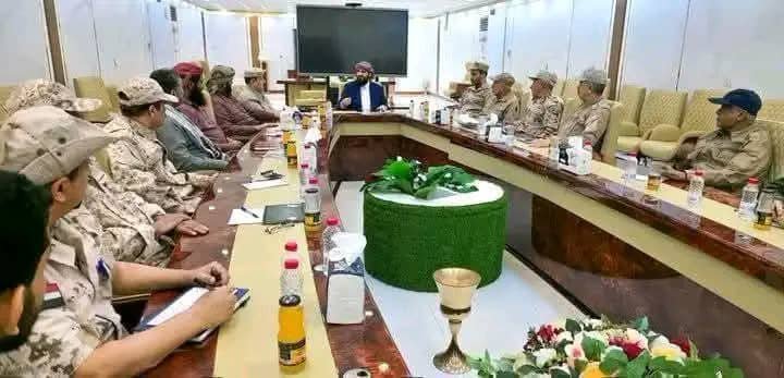 bawzyar42039's tweet photo. نفس القاعة، نفس الكرسي، ونفس العصير، نفس الماء.. إلا علم الجنوب أكله الهوى!
​قلنا الجماعة خارج البلاد وتحت الضغط والتمسنا لكم الأعذار في الأحداث السابقة.
الآن يا ابو زرعة أنت في بلدك وداخل المكتب الذي كان أبو القاسم يهز الشرق الأوسط بأكمله من داخله، 
​#لاغيبك_ياعيدروس https://t.co/B3dNB9Mtiy