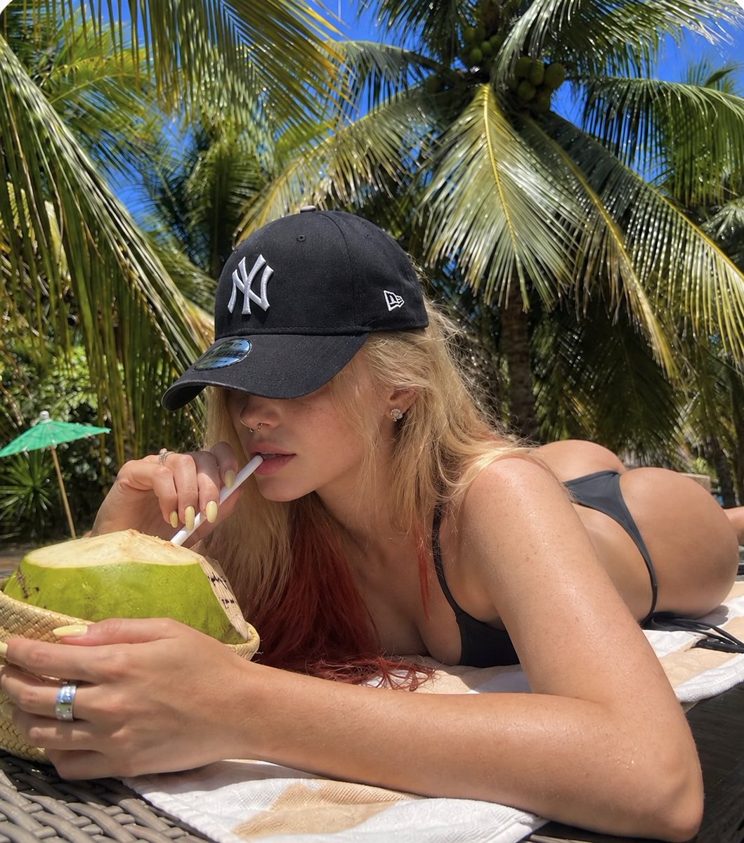killkaizel's tweet photo. Guess a cocunut drink wont hurt https://t.co/SHBDrPdJjp