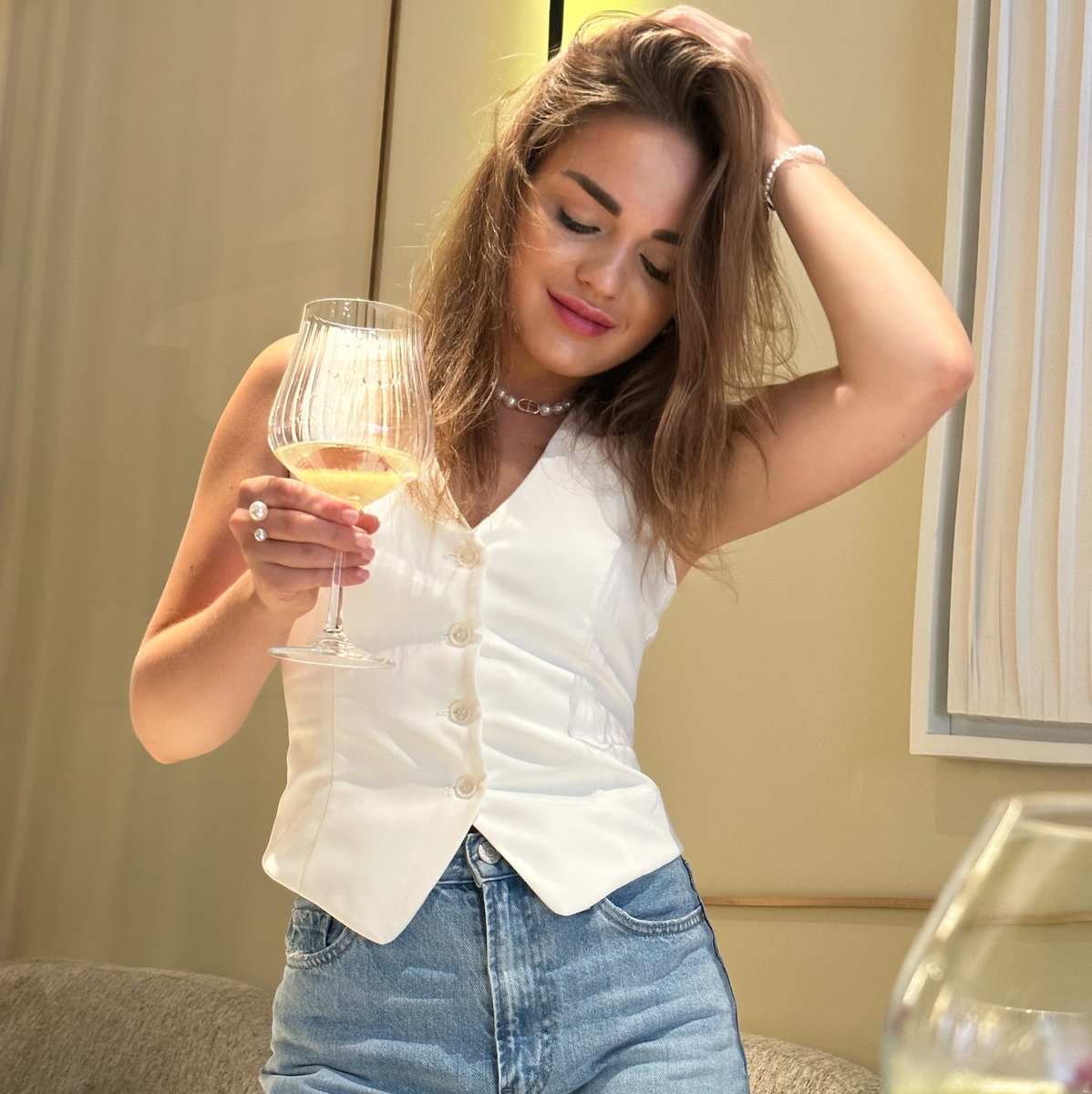 irosgs's tweet photo. Every woman should have her own touch of madness. It’s not recklessness, but the freedom to be yourself. Give yourself permission for a little madness—it’s what makes a woman truly alive. https://t.co/H9cZvfycRo