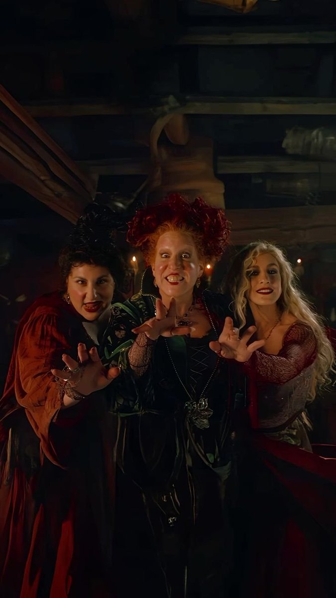 NeytirisOmega's tweet photo. Shoutout to my favorite spooky month movies 🎃 https://t.co/KkXh83utqs