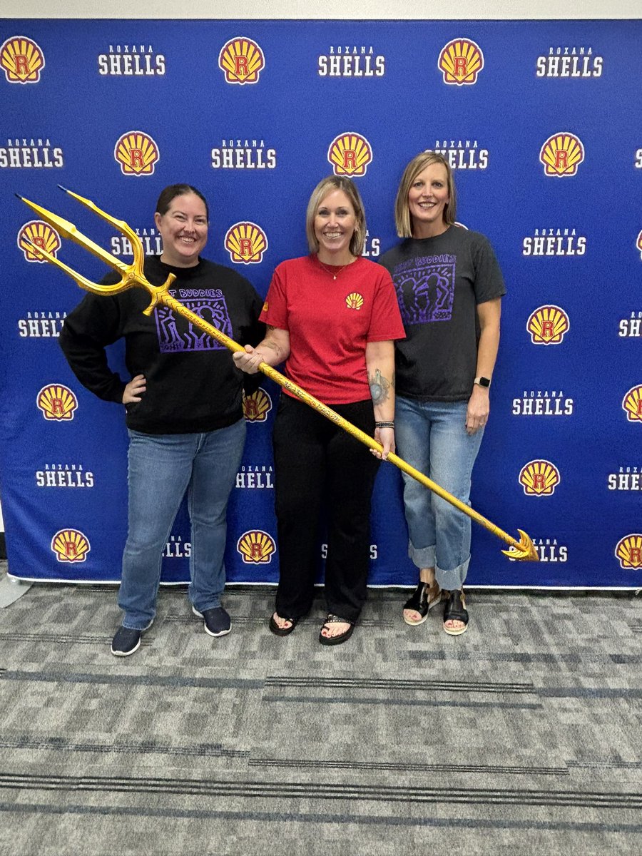 DandurandJason's tweet photo. Today, we had a special presentation from the Springer Family. Kelly Springer recently lost her father, Garry Hawkins. Mr. Hawkins was a proud alum from the RHS Class of 1973. A donation in his honor was given to our Best Buddies Club to support their initiatives &amp; activities. https://t.co/7kdG1Dn6K4