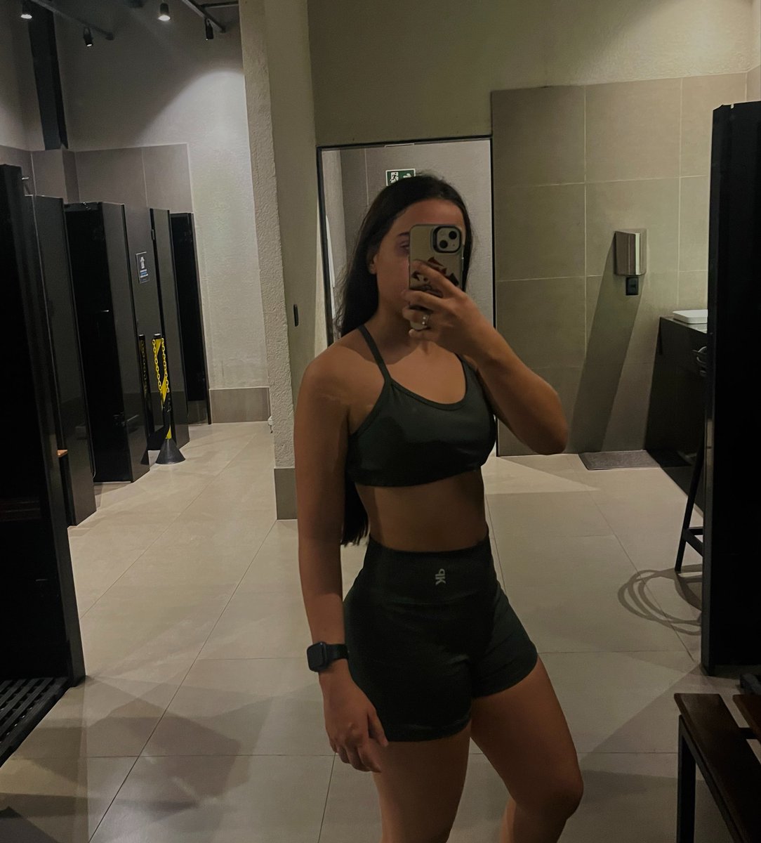 grazzollando's tweet photo. entrei pra academia de novo ok, dessa vez sem desistir meninas ￼￼🙈 https://t.co/b5LXbGlBg5