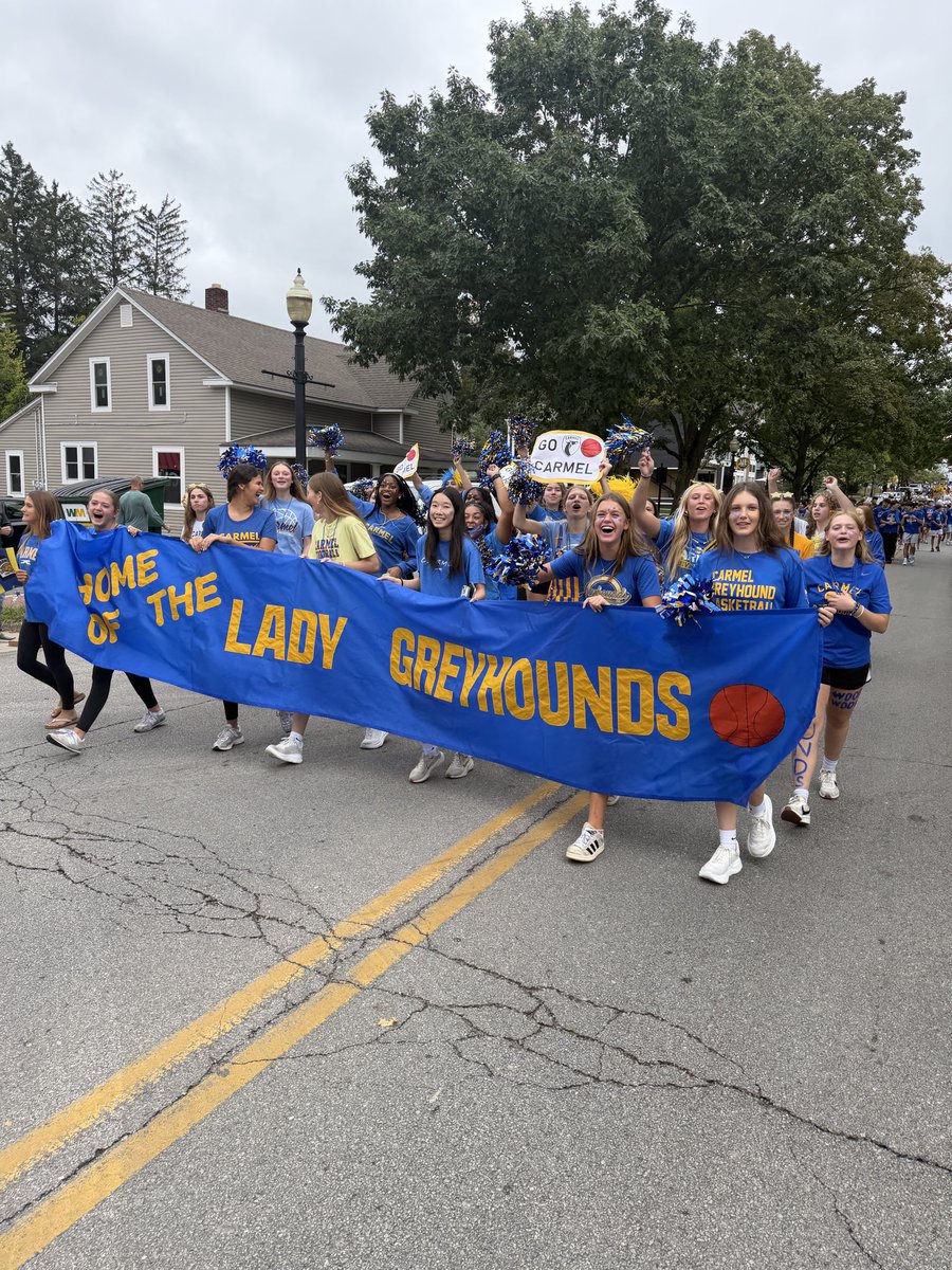 CHS_Womensbball's tweet photo. Carmel GBB had SPIRIT at the homecoming parade! LET’S GO HOUNDS 🔵🟡 https://t.co/3po3gv8qJO