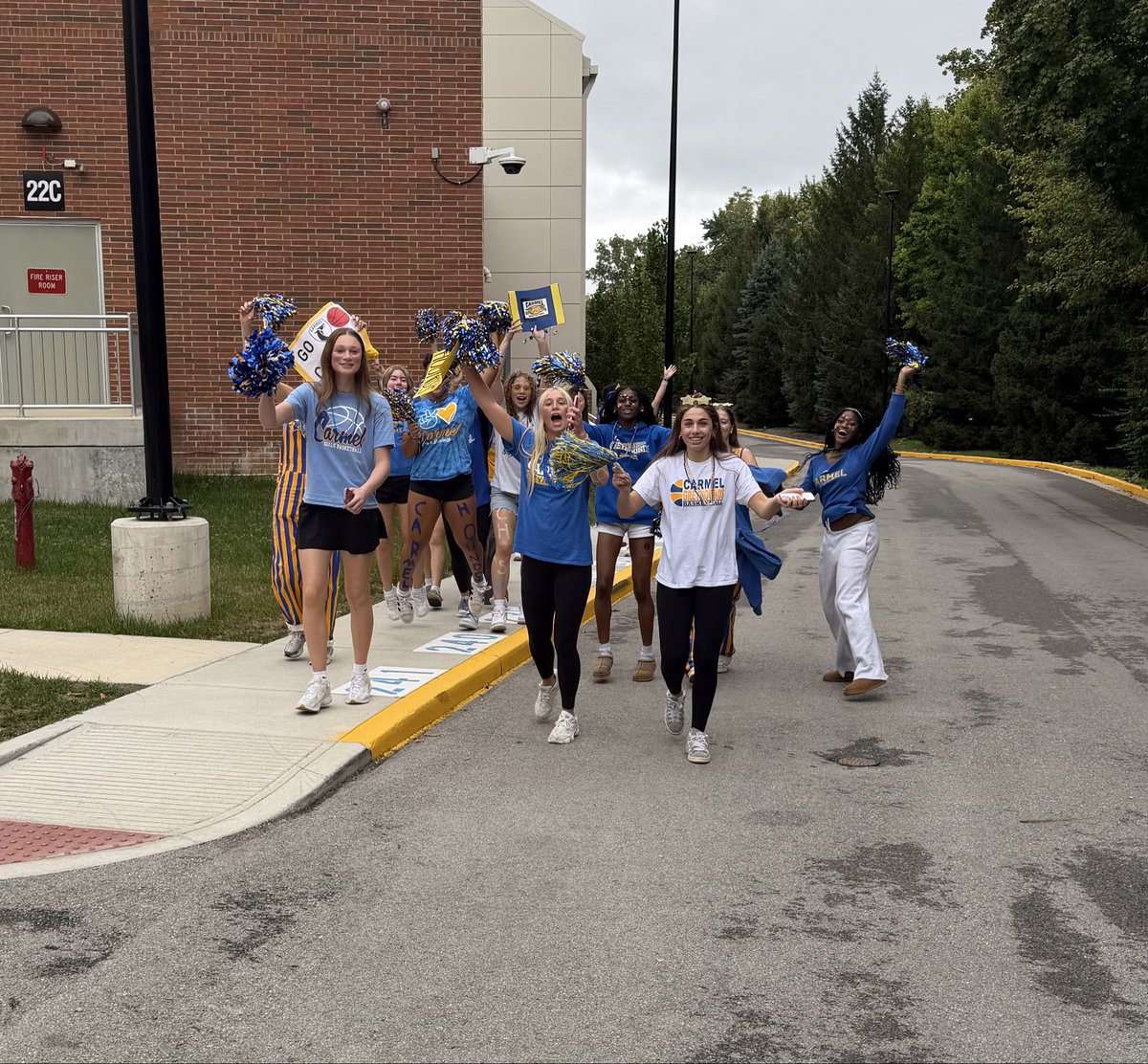 CHS_Womensbball's tweet photo. Carmel GBB had SPIRIT at the homecoming parade! LET’S GO HOUNDS 🔵🟡 https://t.co/3po3gv8qJO