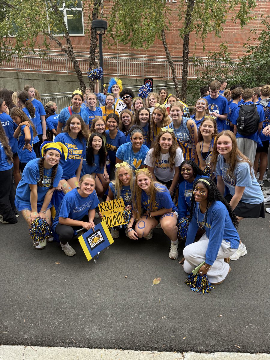 CHS_Womensbball's tweet photo. Carmel GBB had SPIRIT at the homecoming parade! LET’S GO HOUNDS 🔵🟡 https://t.co/3po3gv8qJO