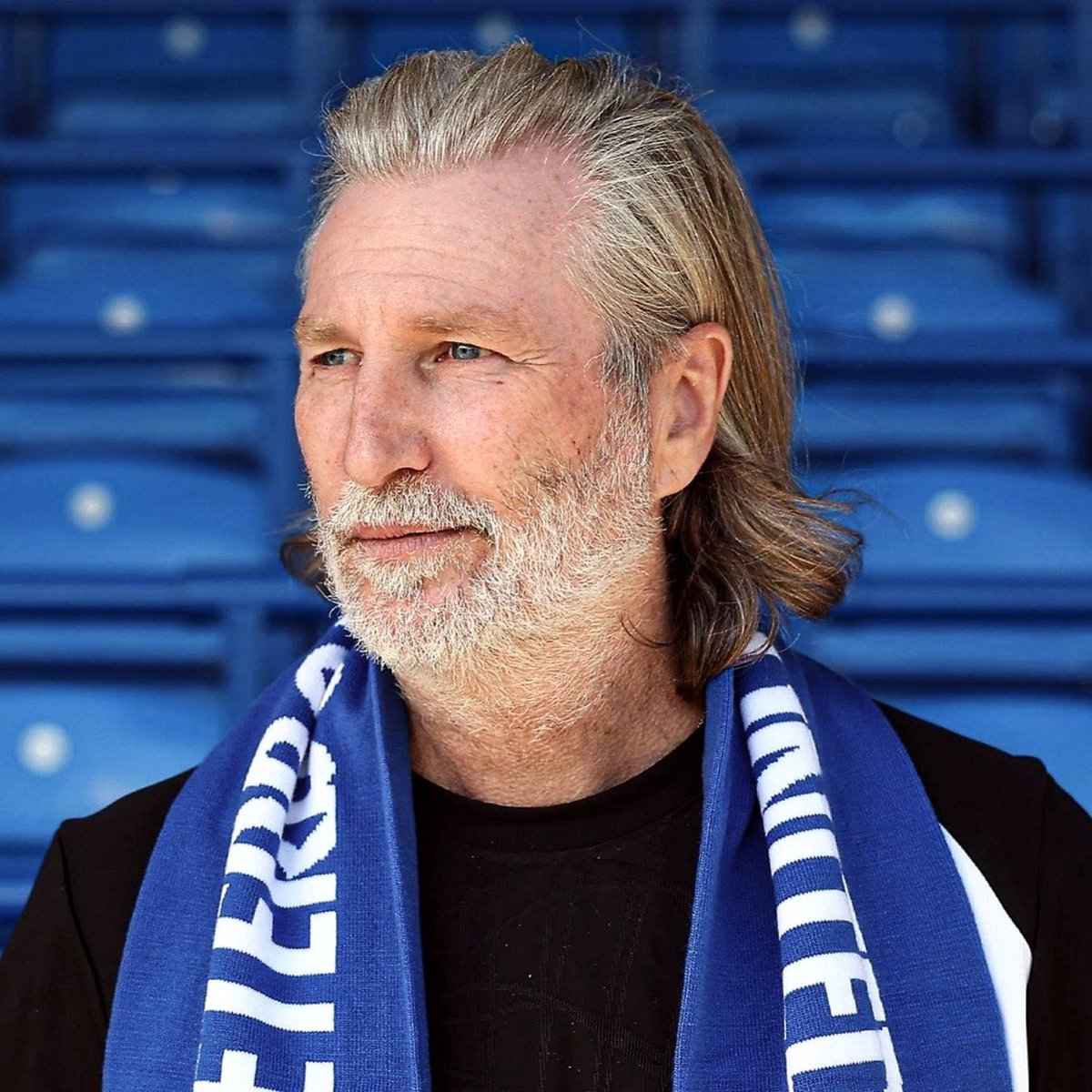 eflpublished's tweet photo. 𝐎𝐟𝐟𝐢𝐜𝐢𝐚𝐥: League One side Peterborough United have confirmed the appointment of Robbie Savage as the club’s new manager 🧢 

The former Forest Green Rovers boss has replaced the recently departed Luke Williams 🔁

#PUFC https://t.co/6jZLVFeQ9I