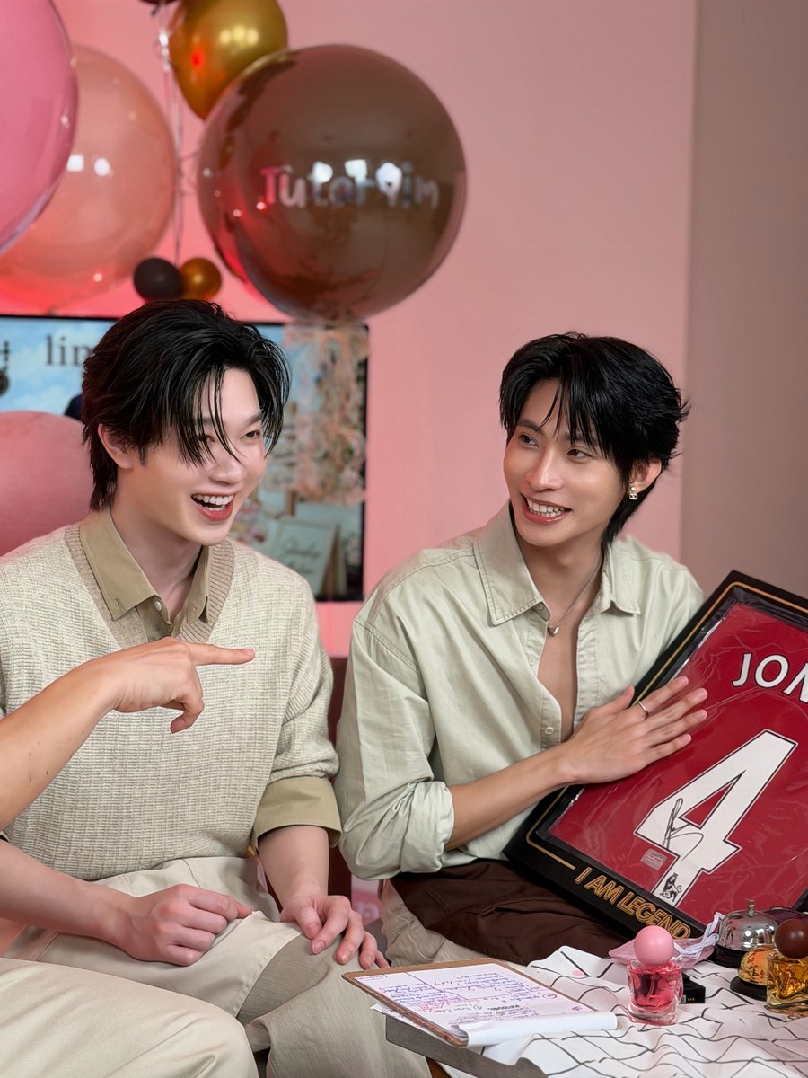 DomundiTV's tweet photo. ขอขอบคุณ “Limpicha” ที่ให้เกียรติ “ติวเตอร์” @TutorKrp “ยิม” @mynameis_yim และ “ป๊อบปี้” @poppylhh ได้มาร่วม Live พูดคุยและทำกิจกรรมสนุก ๆ ในวันนี้นะคะ 🥰

ขอขอบคุณแฟน ๆ ทุกคนที่ติดตามรับชม Live และส่งกำลังใจมาให้ทั้งสามคนด้วยนะคะ 🫶🏻✨️

#LimpichafirstdatexTutoryim https://t.co/a2DMUCkSGi
