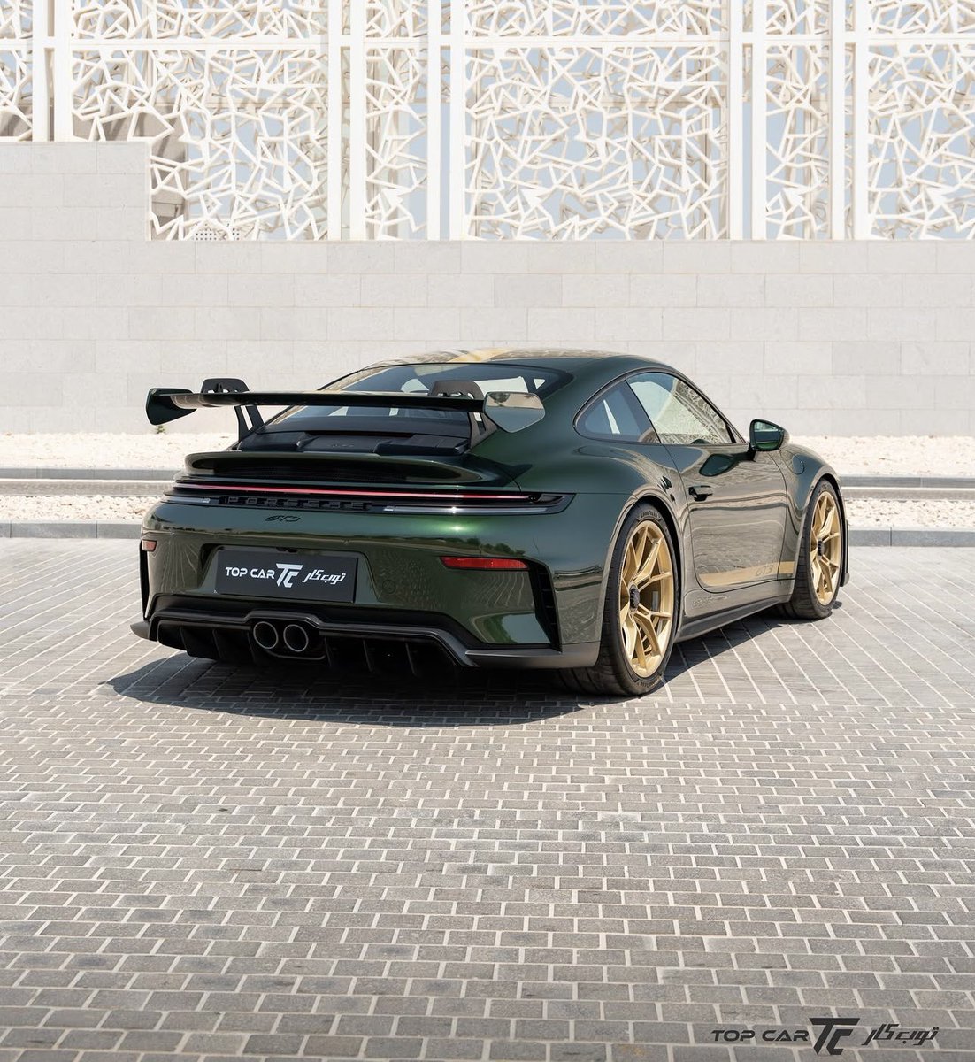 PorscheCIub's tweet photo. Oak Green Metallic Neo 992 GT3 https://t.co/AinuhSAQh2
