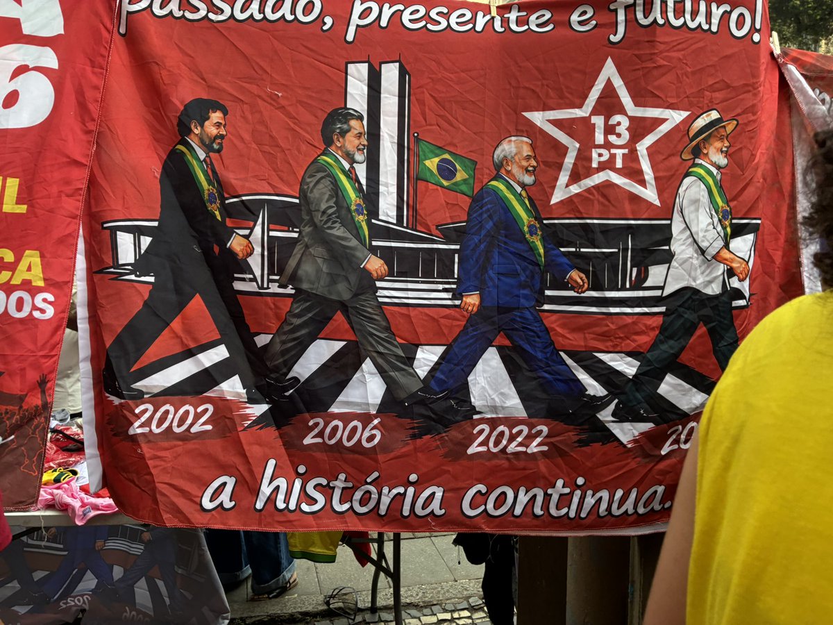 leticiaayangalt's tweet photo. BEATLEMANIACOS COM LULA https://t.co/gAmQFoUplW