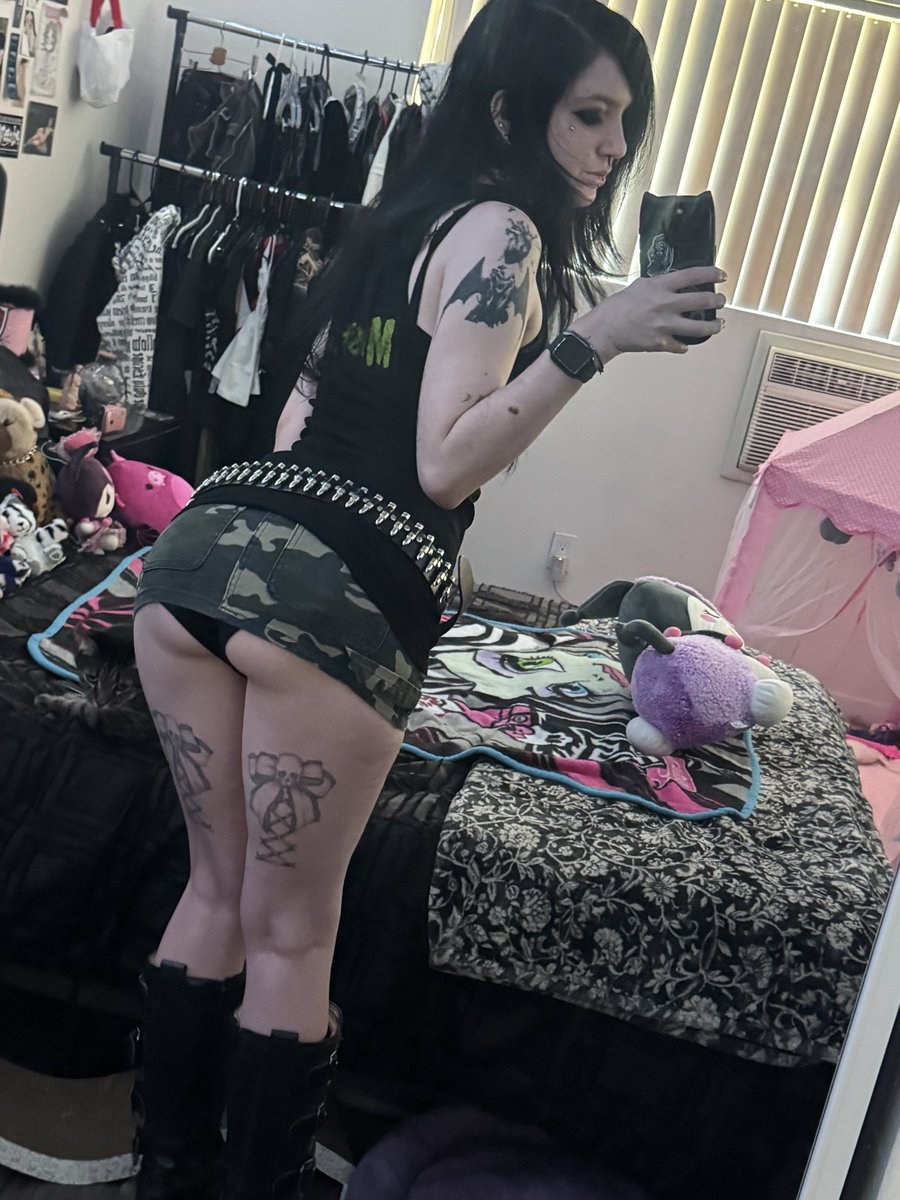 kitty_gutz_'s tweet photo. is my skirt too short?? #gothgirl #nsfwtwt #goth https://t.co/BDGBdpuIBf