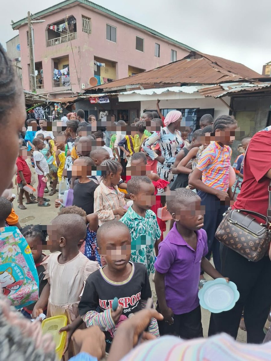 Chamagne_NG's tweet photo. 211 children, countless smiles! ❤️
Our Community Kitchen at Isale Awori Community, Ikeja, brought nourishment and joy to children through delicious meals and refreshing watermelon.
One community, one meal, one child at a time. 🍲 #CommunityKitchen #NourishingLives https://t.co/yTd4xnqArW