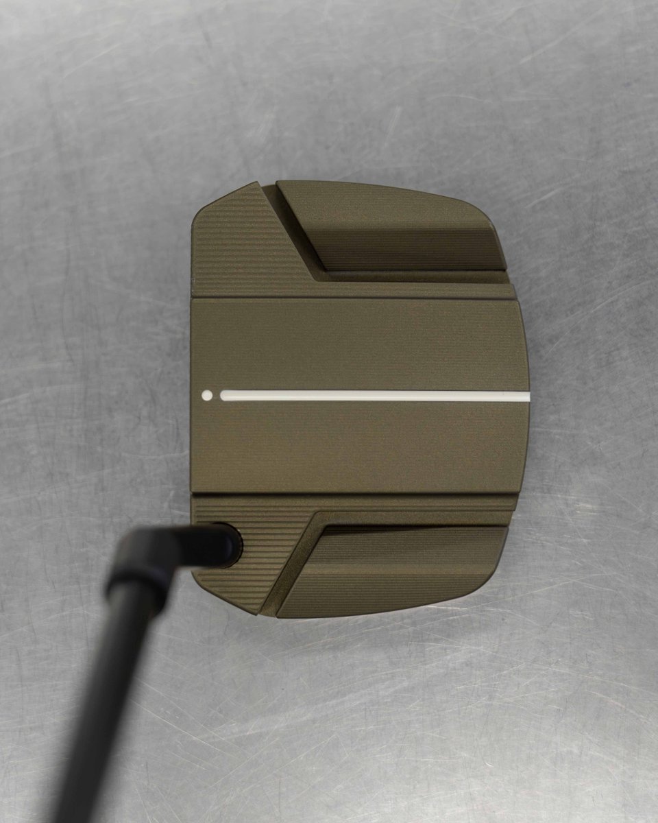 PingTour's tweet photo. A bronze Ally Blue 3. There’s a new finish in the PLD Custom lineup. 🤤

PLD Spotlight | Ally Blue 3, Bronze finish, shallow AMP, Eye Q alignment technology, Redwood City PING logo https://t.co/NhuZwPv9Pp