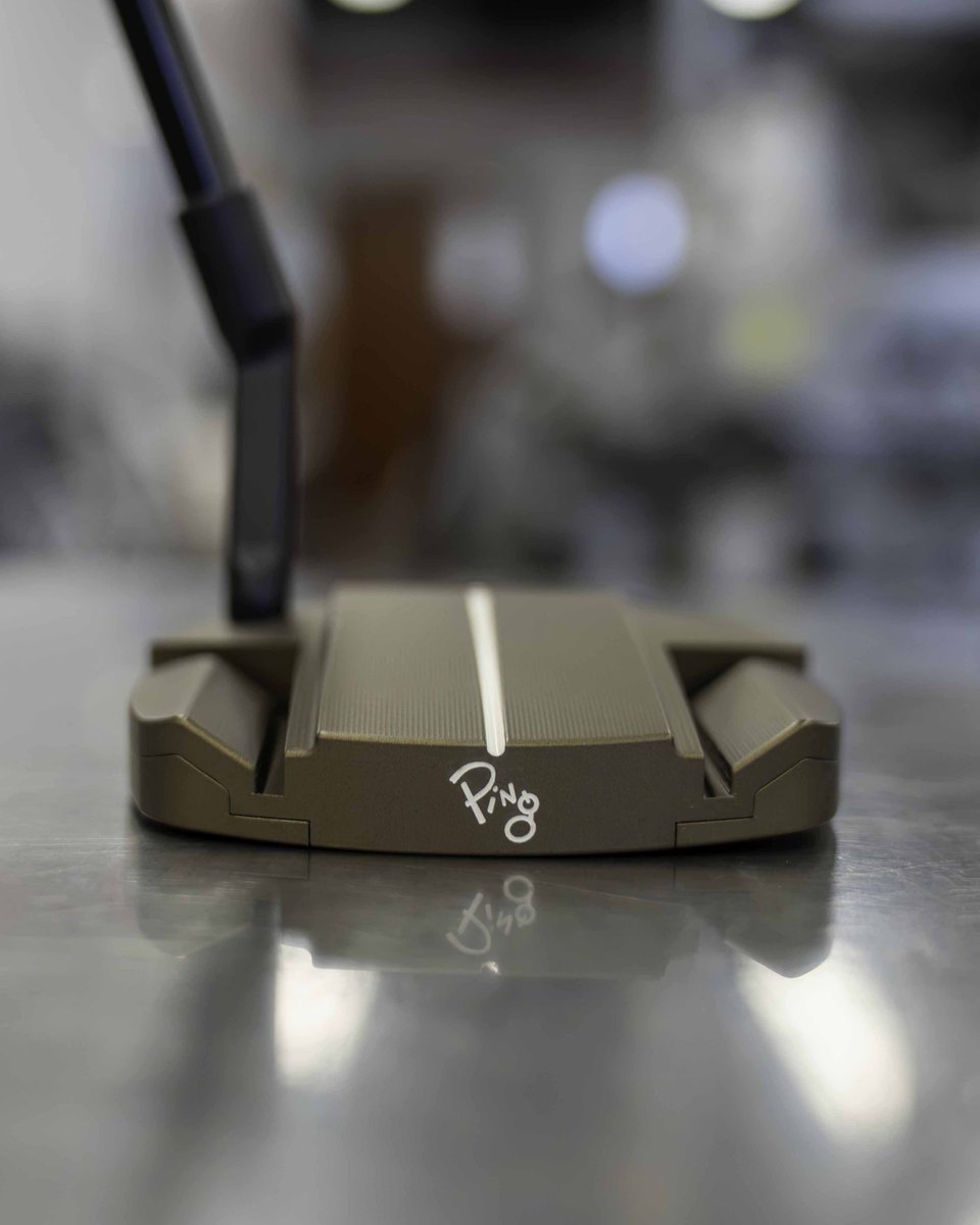 PingTour's tweet photo. A bronze Ally Blue 3. There’s a new finish in the PLD Custom lineup. 🤤

PLD Spotlight | Ally Blue 3, Bronze finish, shallow AMP, Eye Q alignment technology, Redwood City PING logo https://t.co/NhuZwPv9Pp