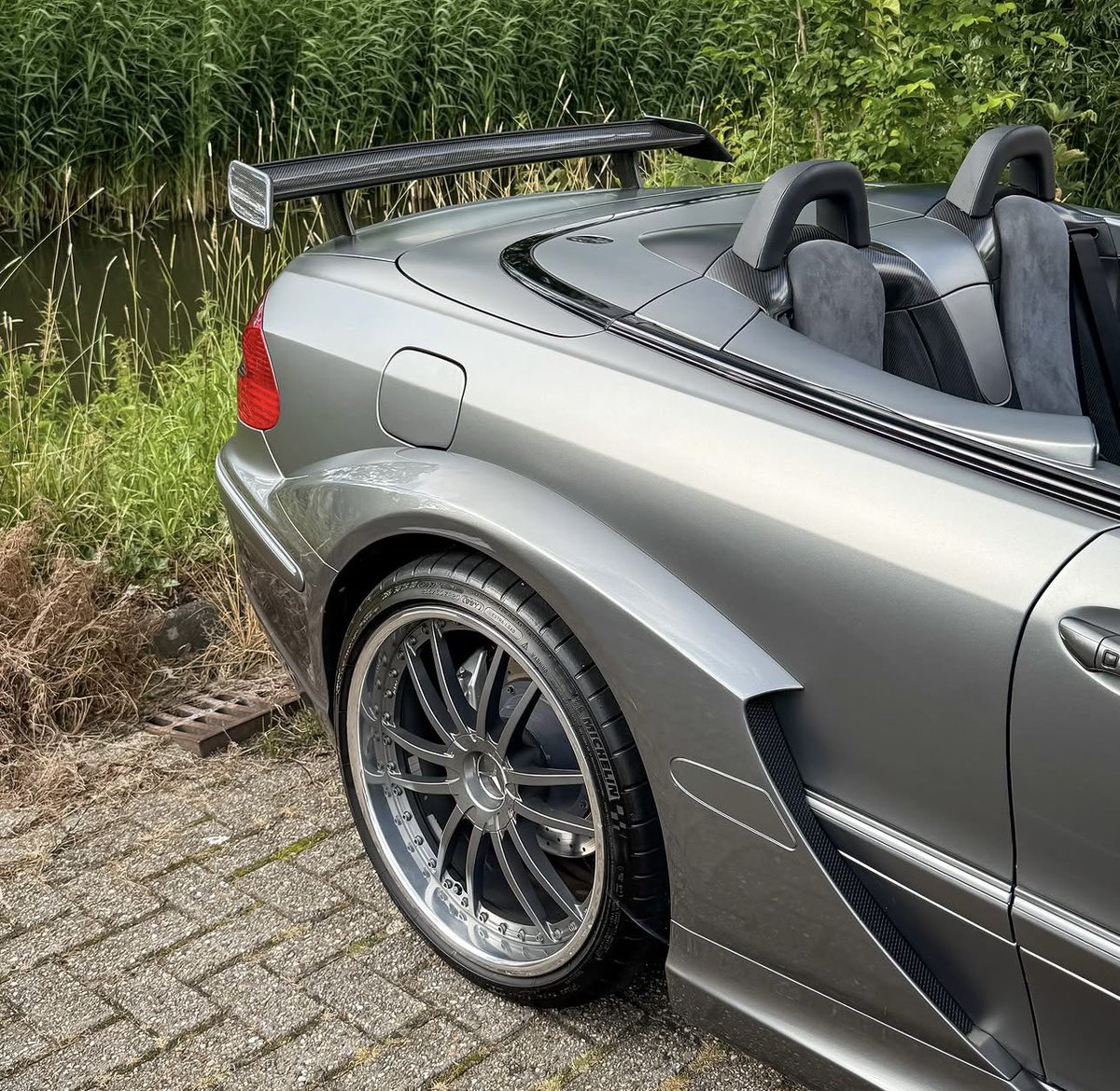 FlawlessSpec's tweet photo. Palladium Silver Magno Mercedes-Benz CLK DTM AMG Roadster https://t.co/mGGoloMN8b