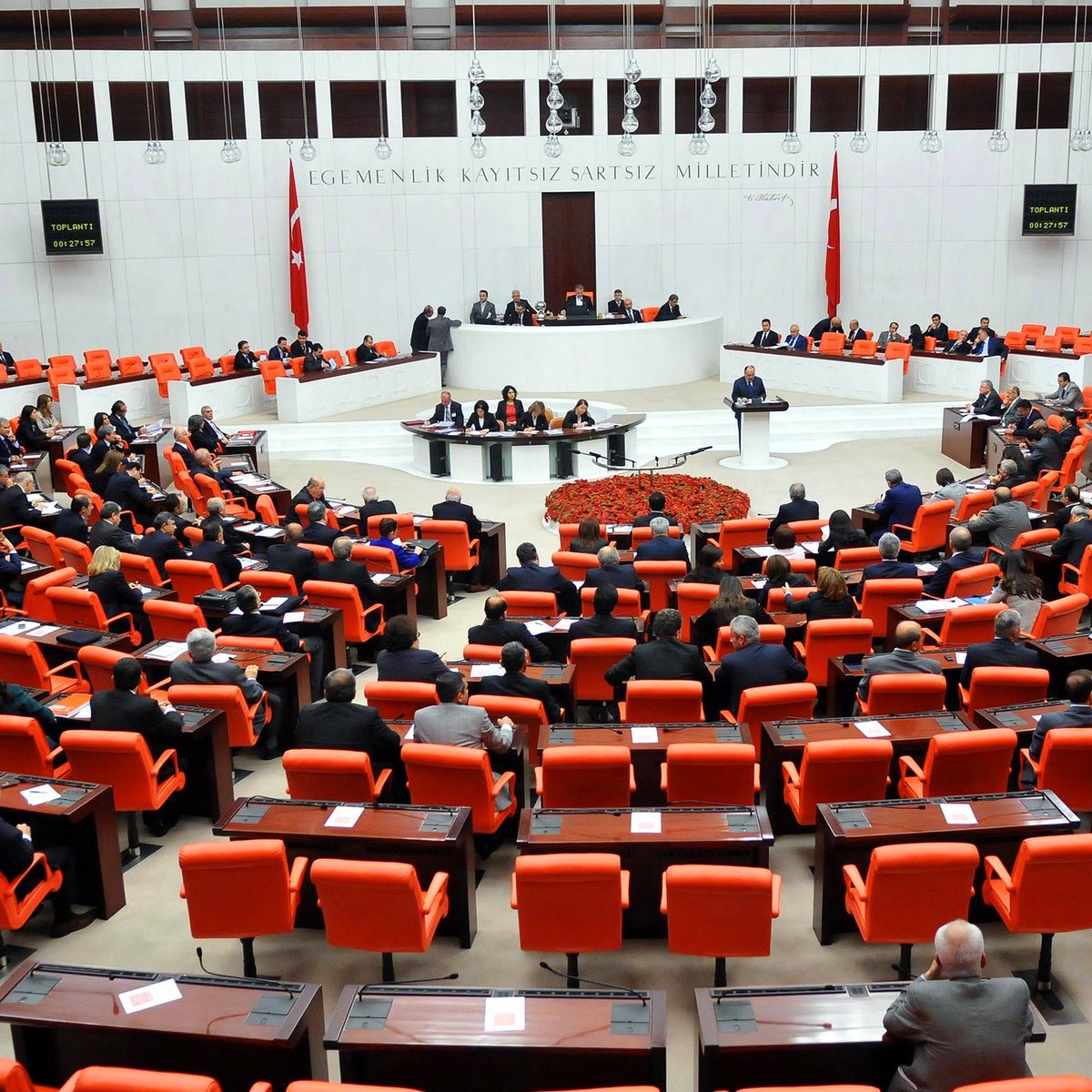 vrysehaber's tweet photo. YENİ Parti, memurlara yılda iki kez asgari ücret tutarında ikramiye verilmesi için kanun teklifini TBMM’ye sundu. https://t.co/FtZ6aTJaMP