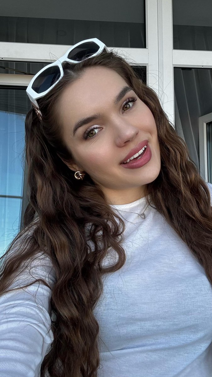 camiilasn's tweet photo. A quiet feeling inside: everything is falling into place as it should. And in that moment, you realize: I’m happy. https://t.co/BH2C8I5Pyo