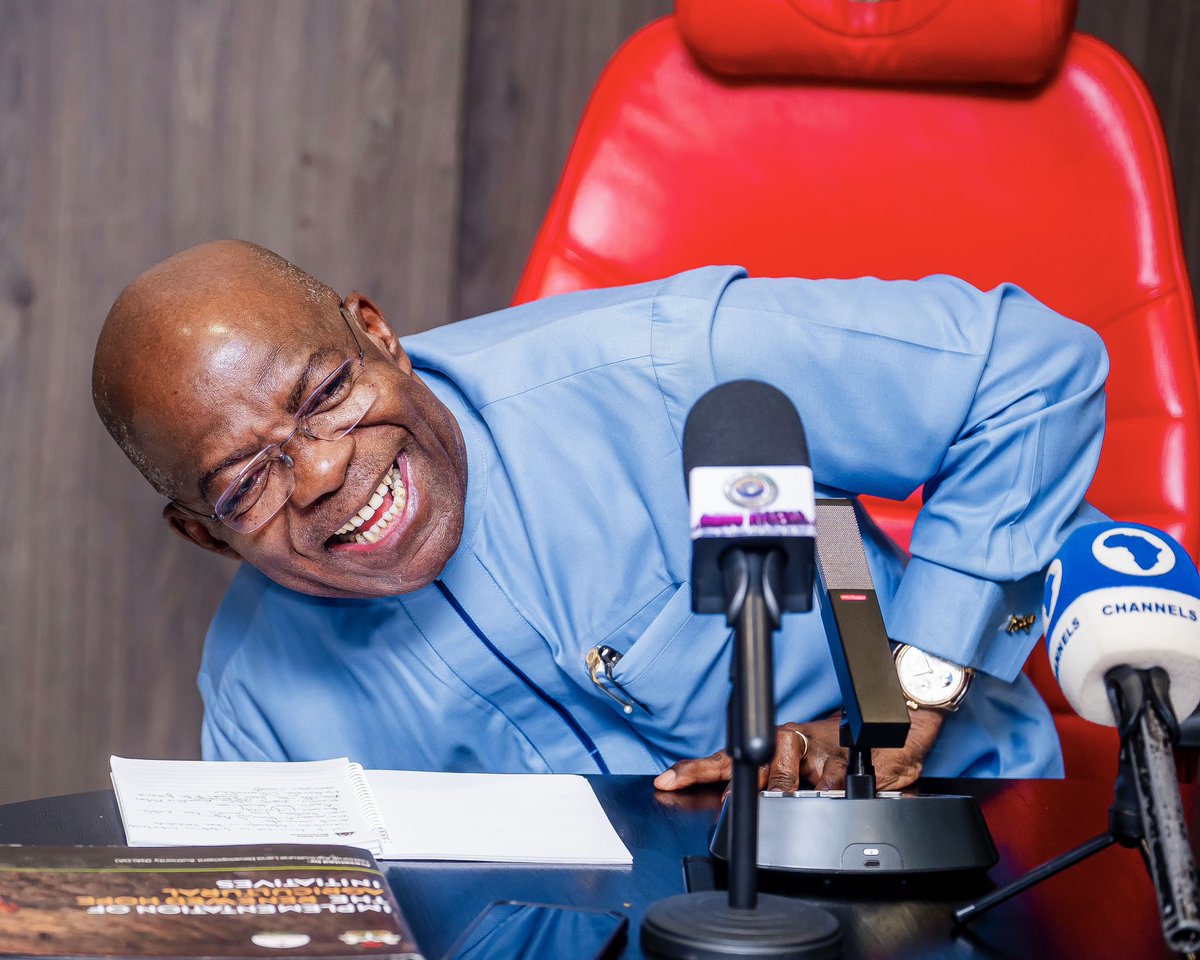 iam_kelex's tweet photo. Governor Otti pulls off his shoe and says, “This is Aba Made.”

Proudly Aba! Many thought the shoe was foreign-made until they saw the words “Aba Naija Made” written on it.

His Excellency supporting local brands and proudly promoting Made-in-Aba products. 🇳🇬👏

📸:@iam_kelex https://t.co/BtVoD55Mgj