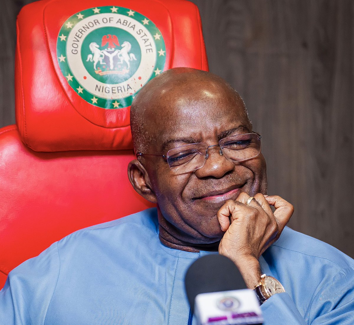 iam_kelex's tweet photo. Governor Otti pulls off his shoe and says, “This is Aba Made.”

Proudly Aba! Many thought the shoe was foreign-made until they saw the words “Aba Naija Made” written on it.

His Excellency supporting local brands and proudly promoting Made-in-Aba products. 🇳🇬👏

📸:@iam_kelex https://t.co/BtVoD55Mgj