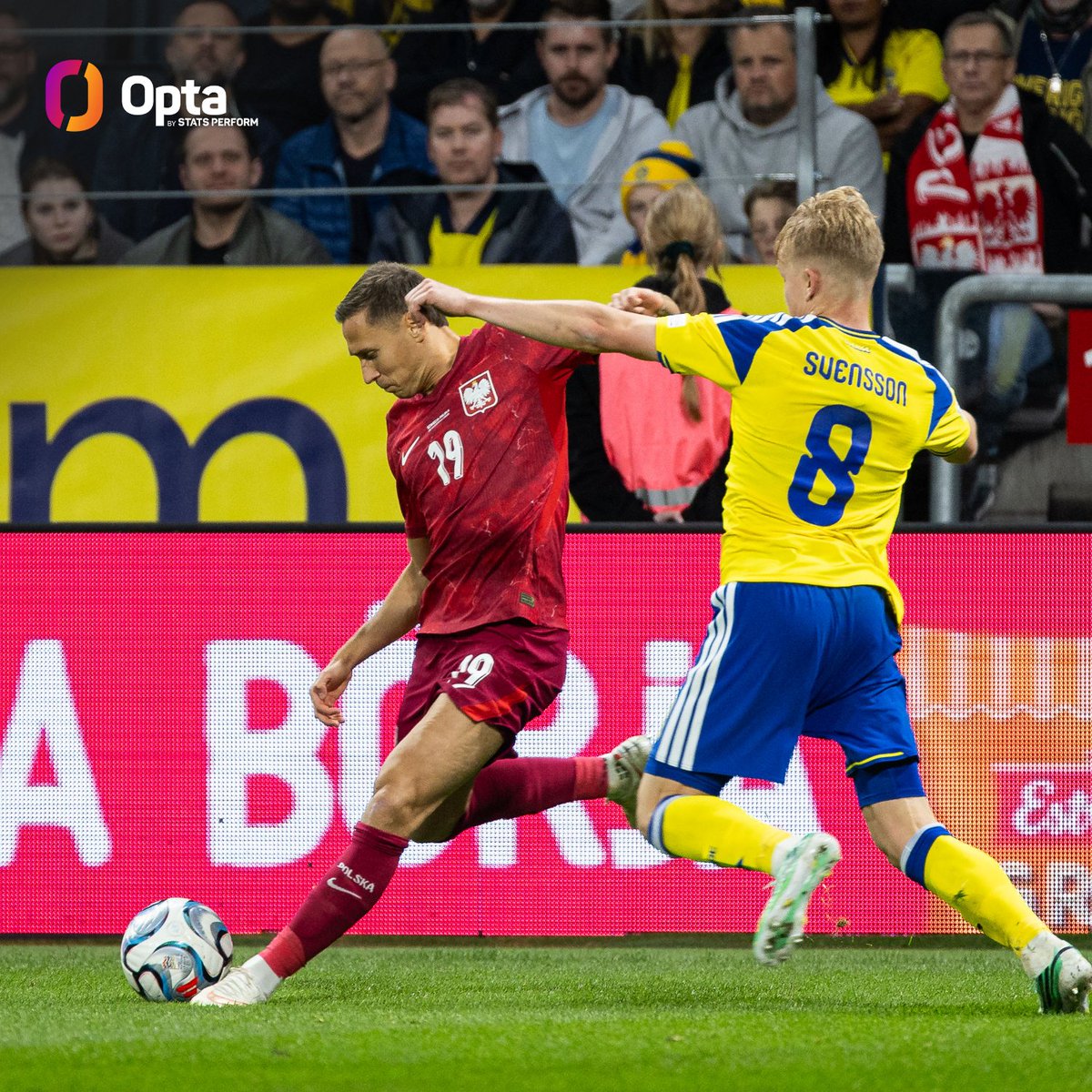 OptaJerzy's tweet photo. 90 - W meczu ze Szwecją Polska odnotowała celność podań na poziomie 90%, co jest jej najlepszym wynikiem w historii rozgrywek Ligi Narodów; z kolei 226 celnych podań na połowie przeciwnika było najwyższym wynikiem Polski w meczu wyjazdowym Ligi Narodów.

Tiki. https://t.co/kwJGhoFKNH