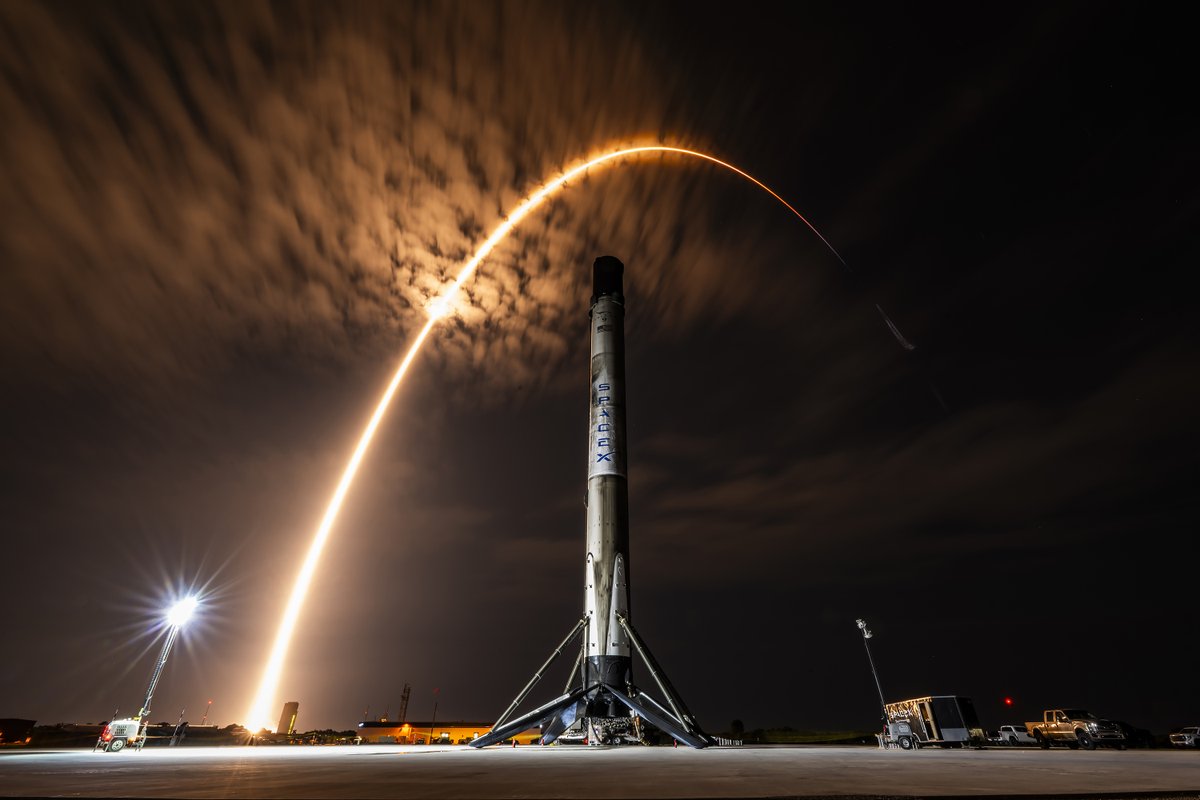 SpaceX's tweet photo. @Space_Station More from yesterday’s launches https://t.co/9TgcgfF2h1